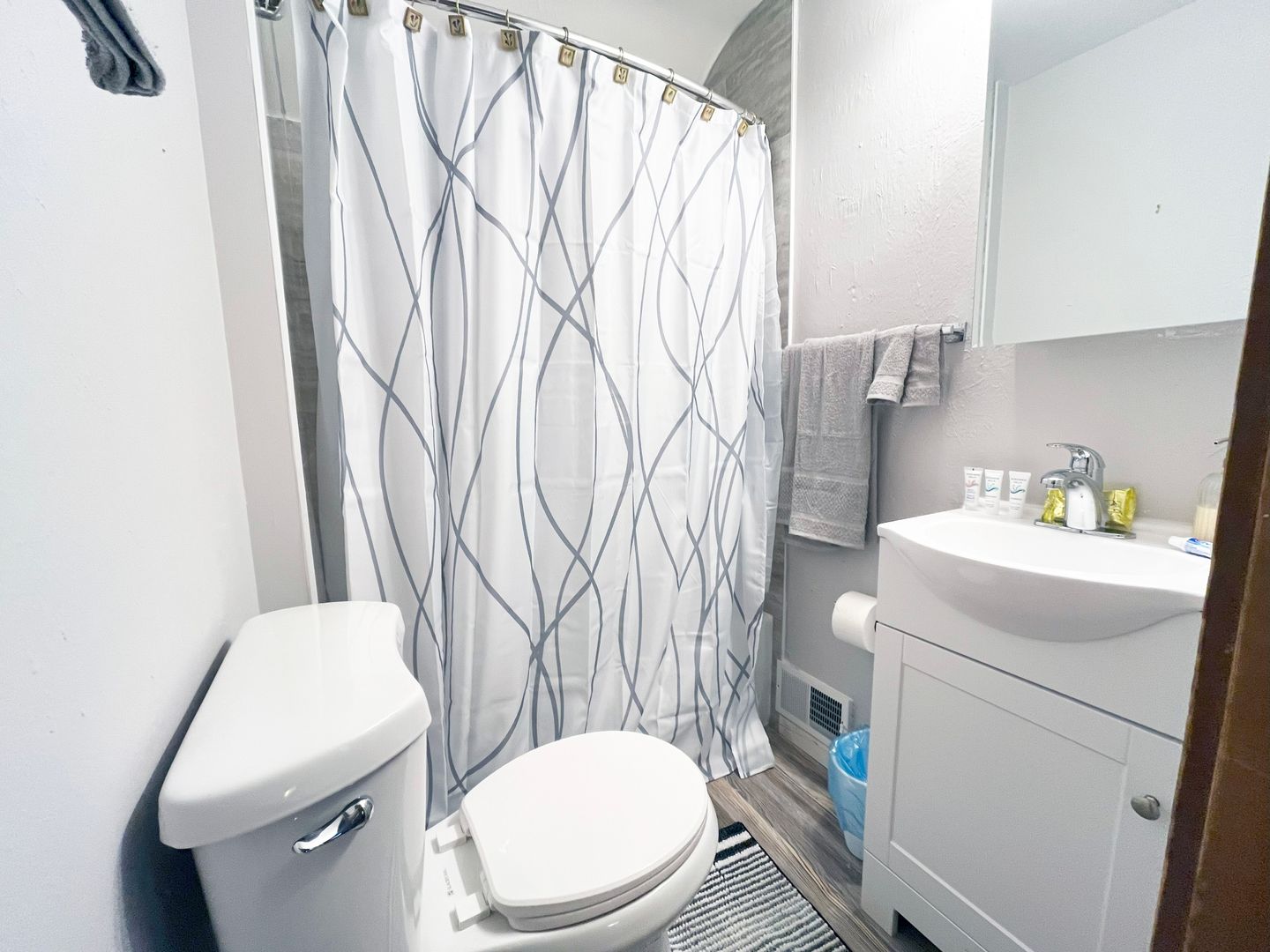 3 Bed – 2.5 Bath Duplex Unit for Rent in Cleveland Heights! Image