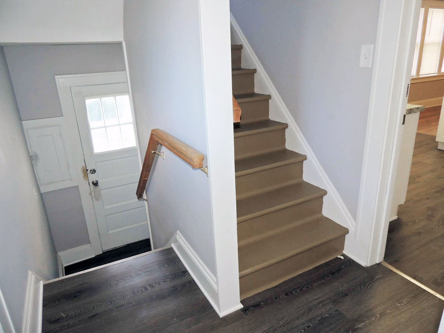 Gorgeous 2 Bed – 1 Bath 2nd-Floor Unit for Rent in Shaker Heights! Image