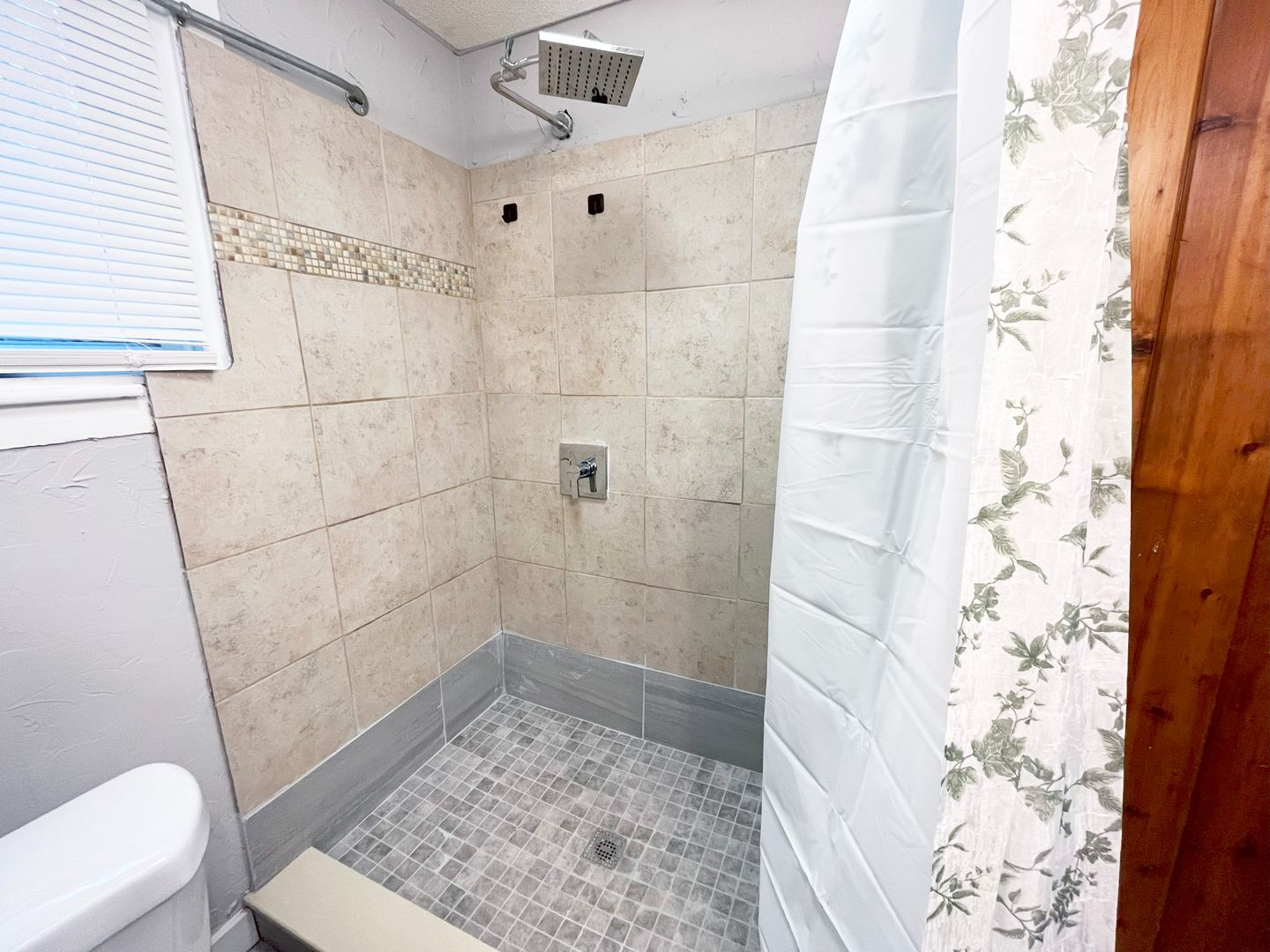 3 Bed – 2.5 Bath Duplex Unit for Rent in Cleveland Heights! Image