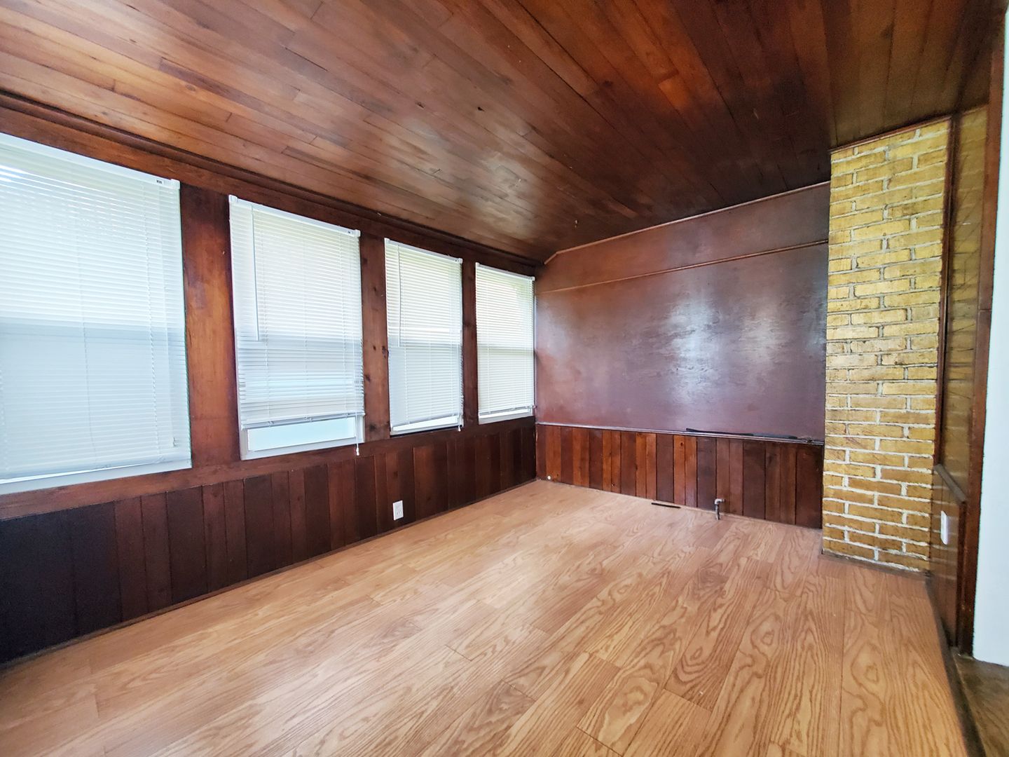 3 bed – 1.5 Bath Cape Cod for Rent Image