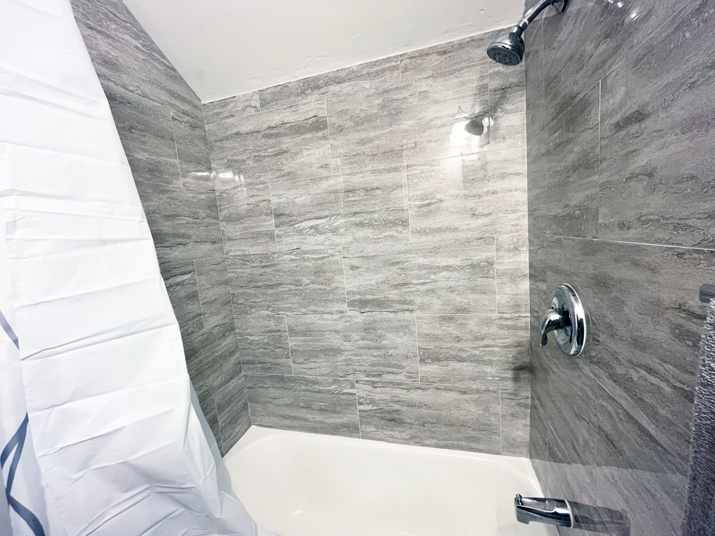 3 Bed – 2.5 Bath Duplex Unit for Rent in Cleveland Heights! Image