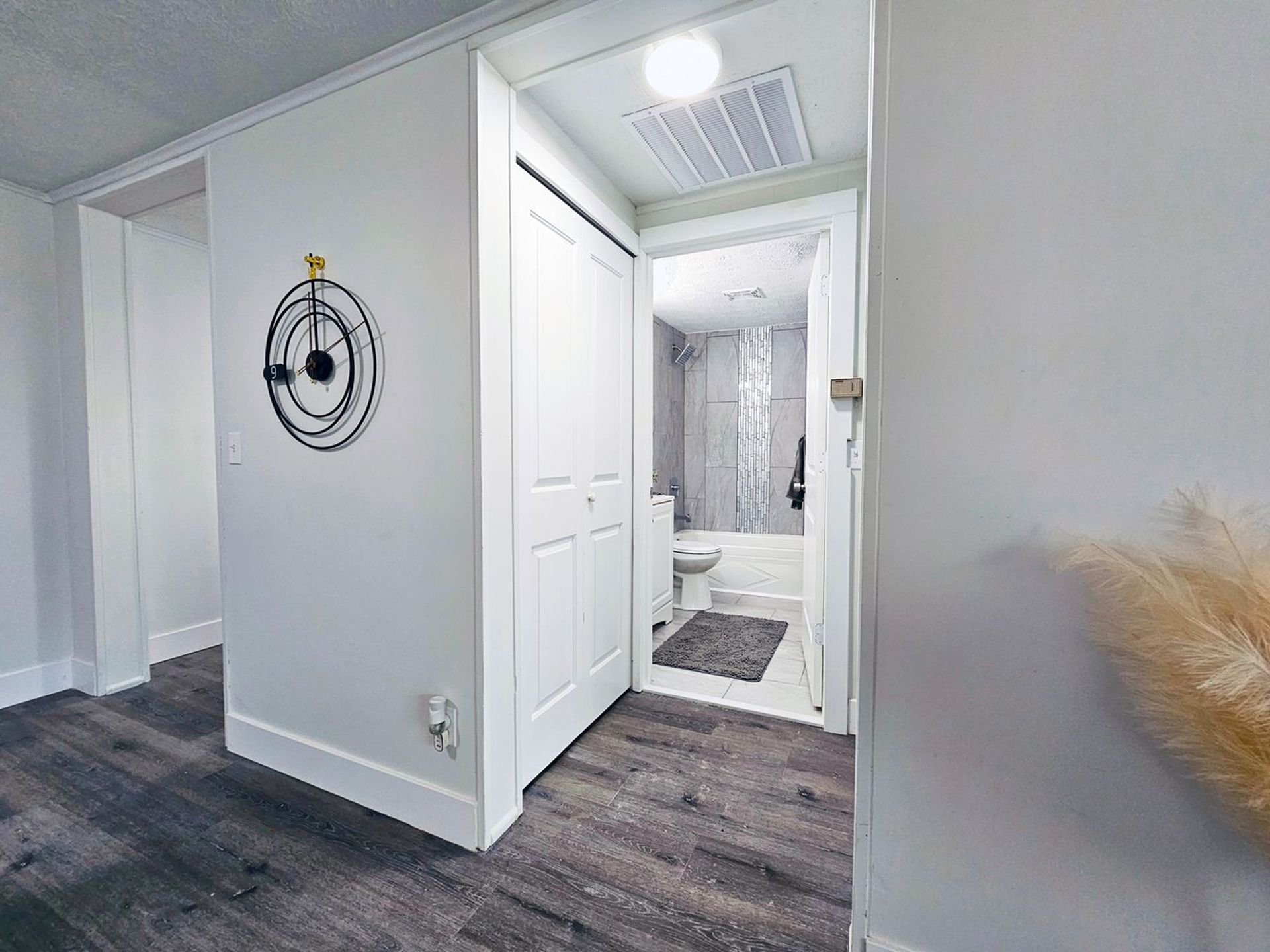 Studio Apartment with 1 Bath for Rent | Entirely Renovated Image