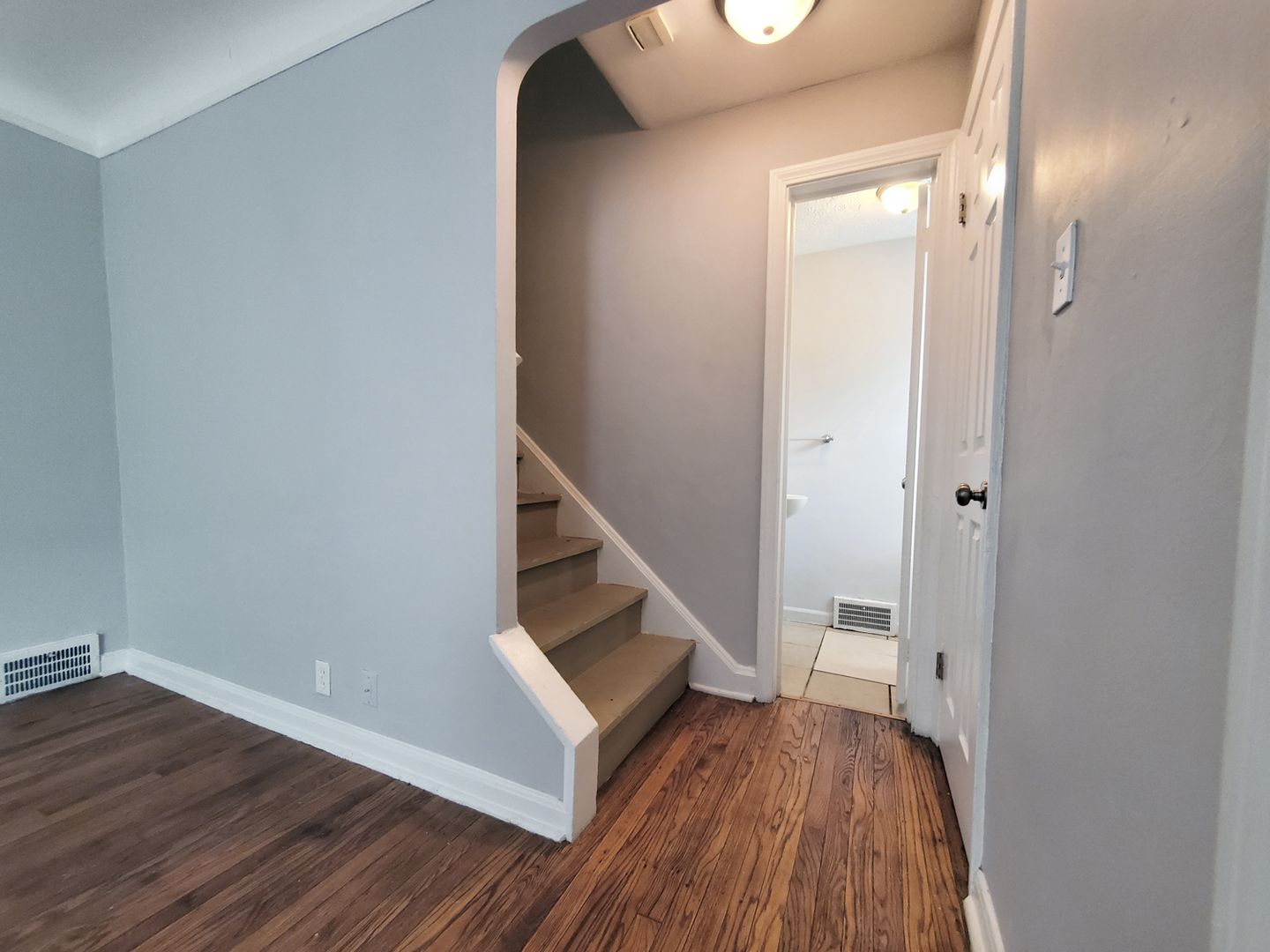 3 bed – 1.5 Bath Cape Cod for Rent Image