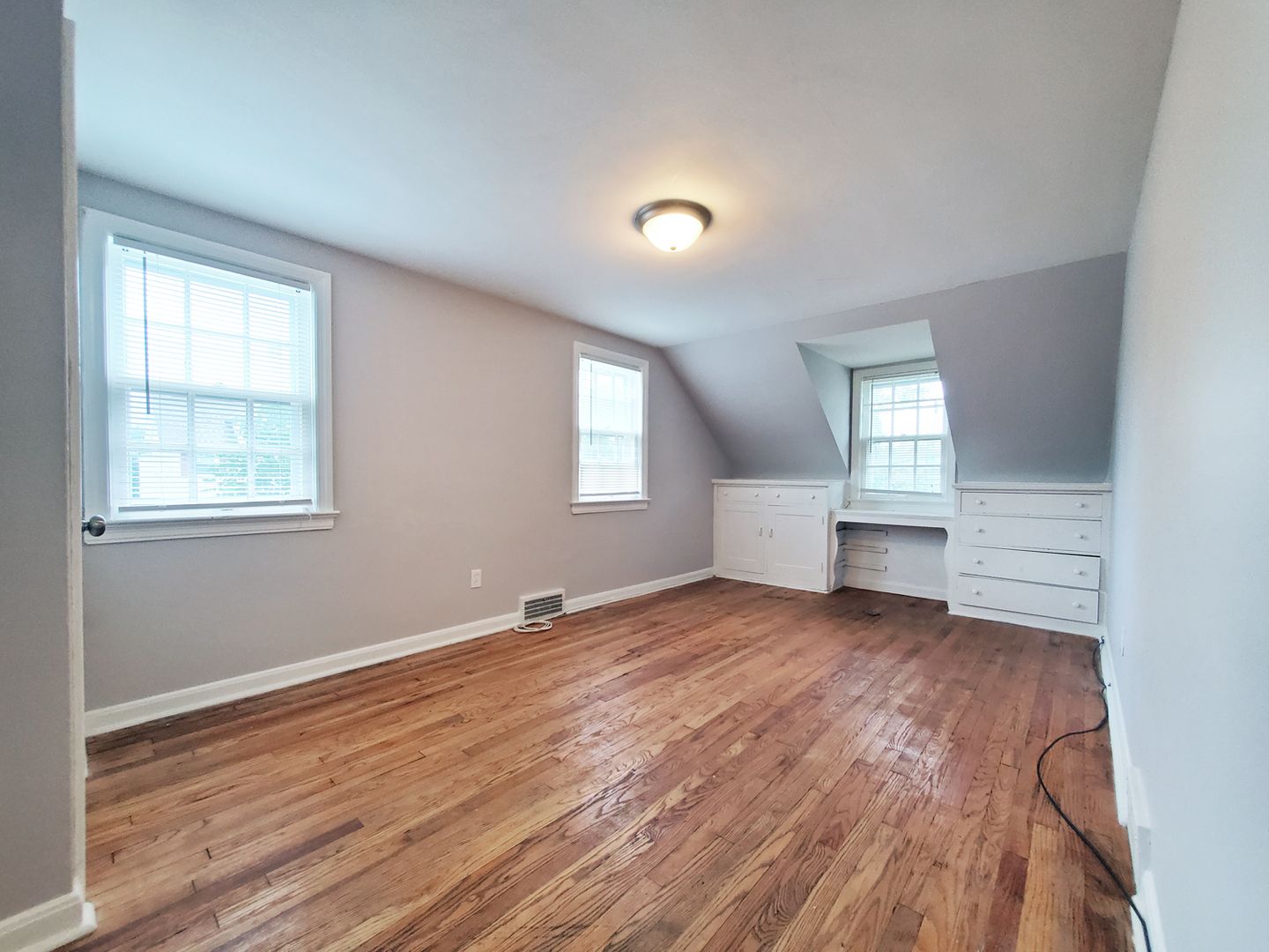 3 bed – 1.5 Bath Cape Cod for Rent Image