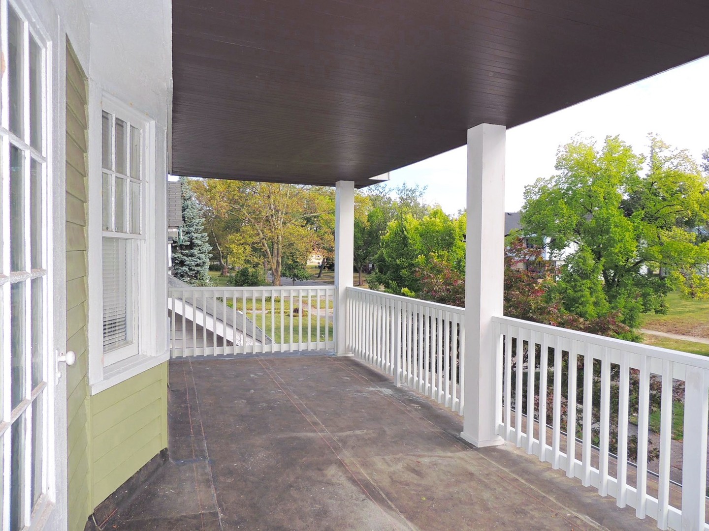 Gorgeous 2 Bed – 1 Bath 2nd-Floor Unit for Rent in Shaker Heights! Image