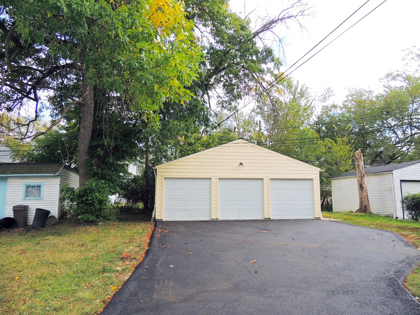 3 Bed – 1 Bath First-Floor Unit for Rent in Shaker Heights! Image