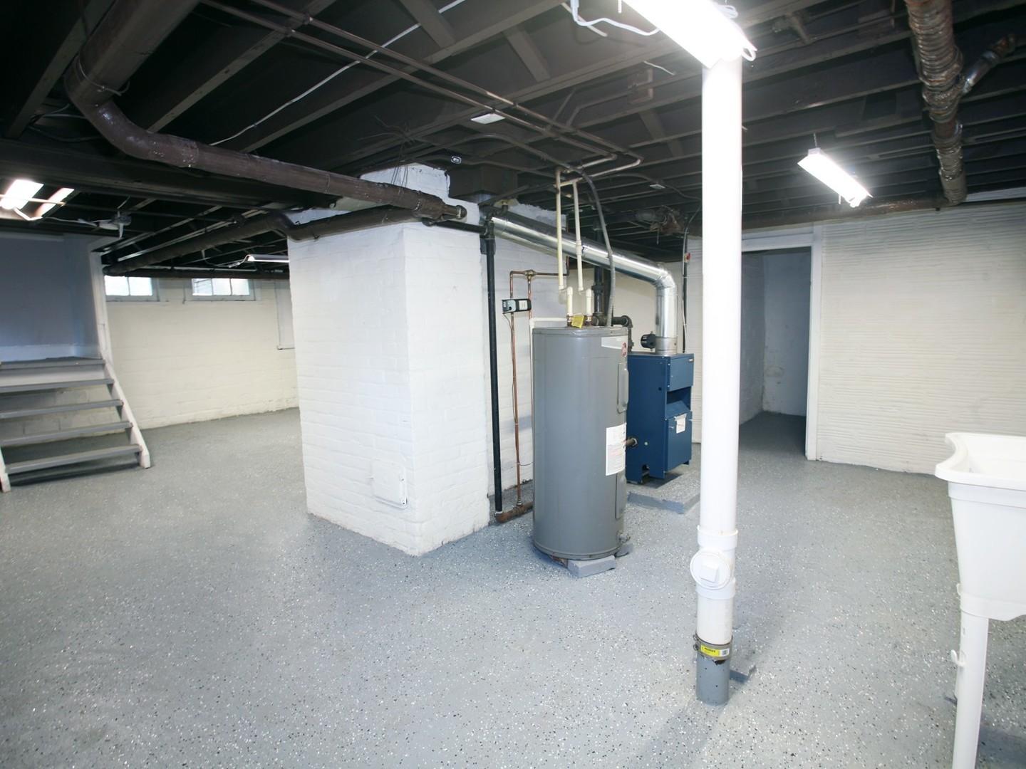 3 Renovated Story 4 Bed – 2.5 Bath Colonial available for Rent Image