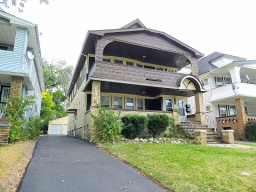 3 Bed – 1 Bath First-Floor Unit for Rent in Shaker Heights!