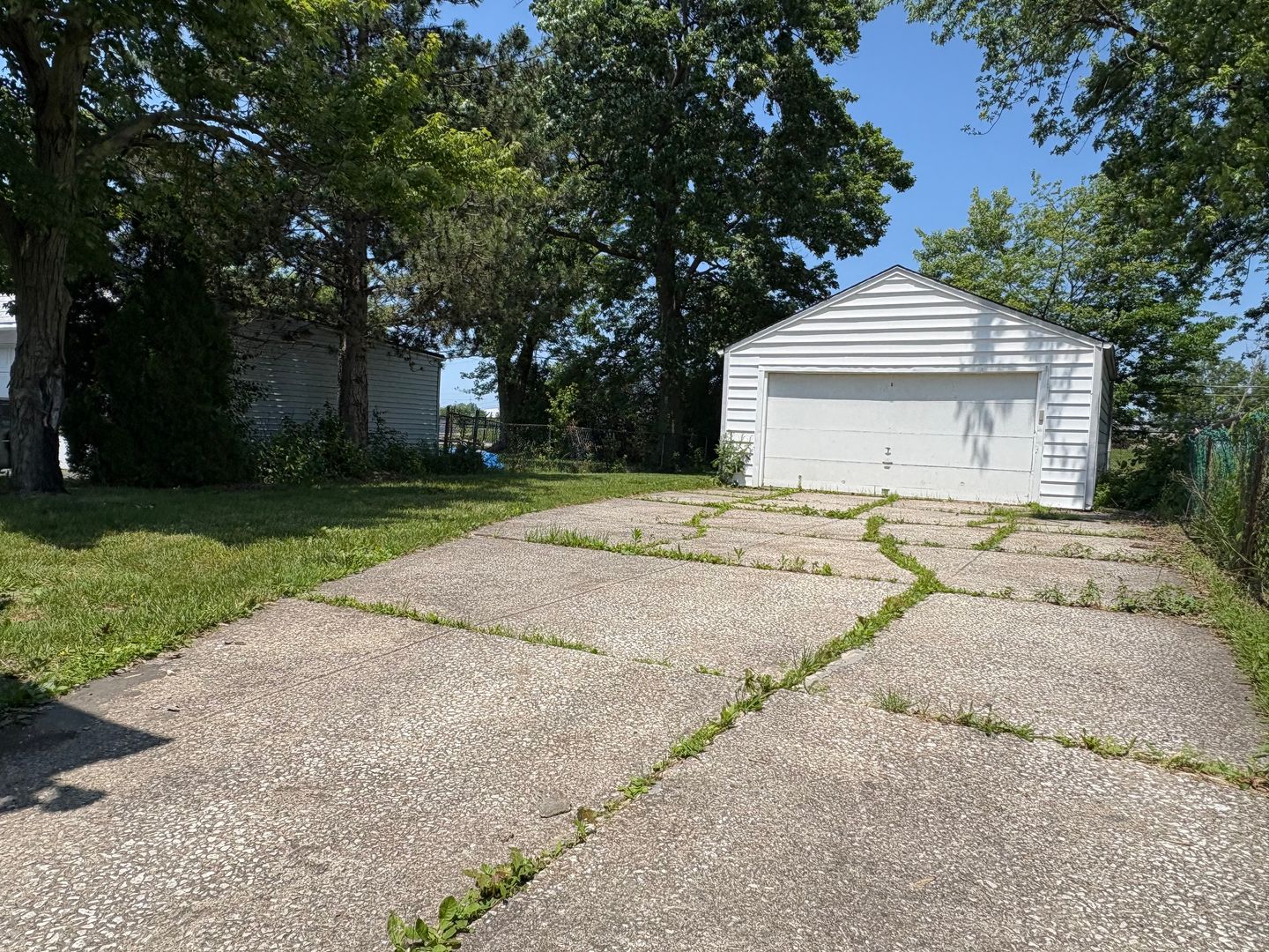 Completely Renovated 3 Bed – 2 Full Bath Cape Cod for Rent! Image