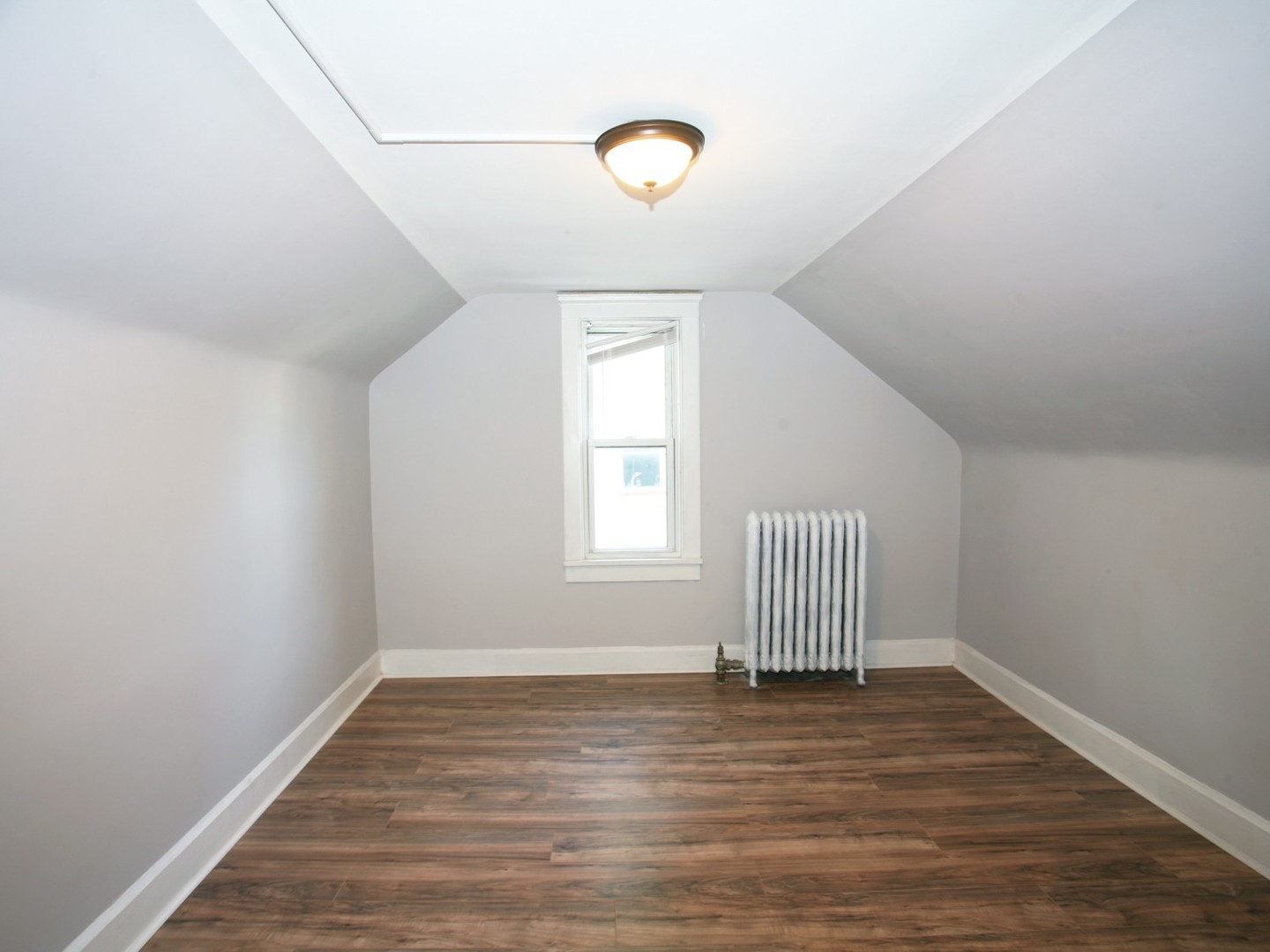 3 Renovated Story 4 Bed – 2.5 Bath Colonial available for Rent Image