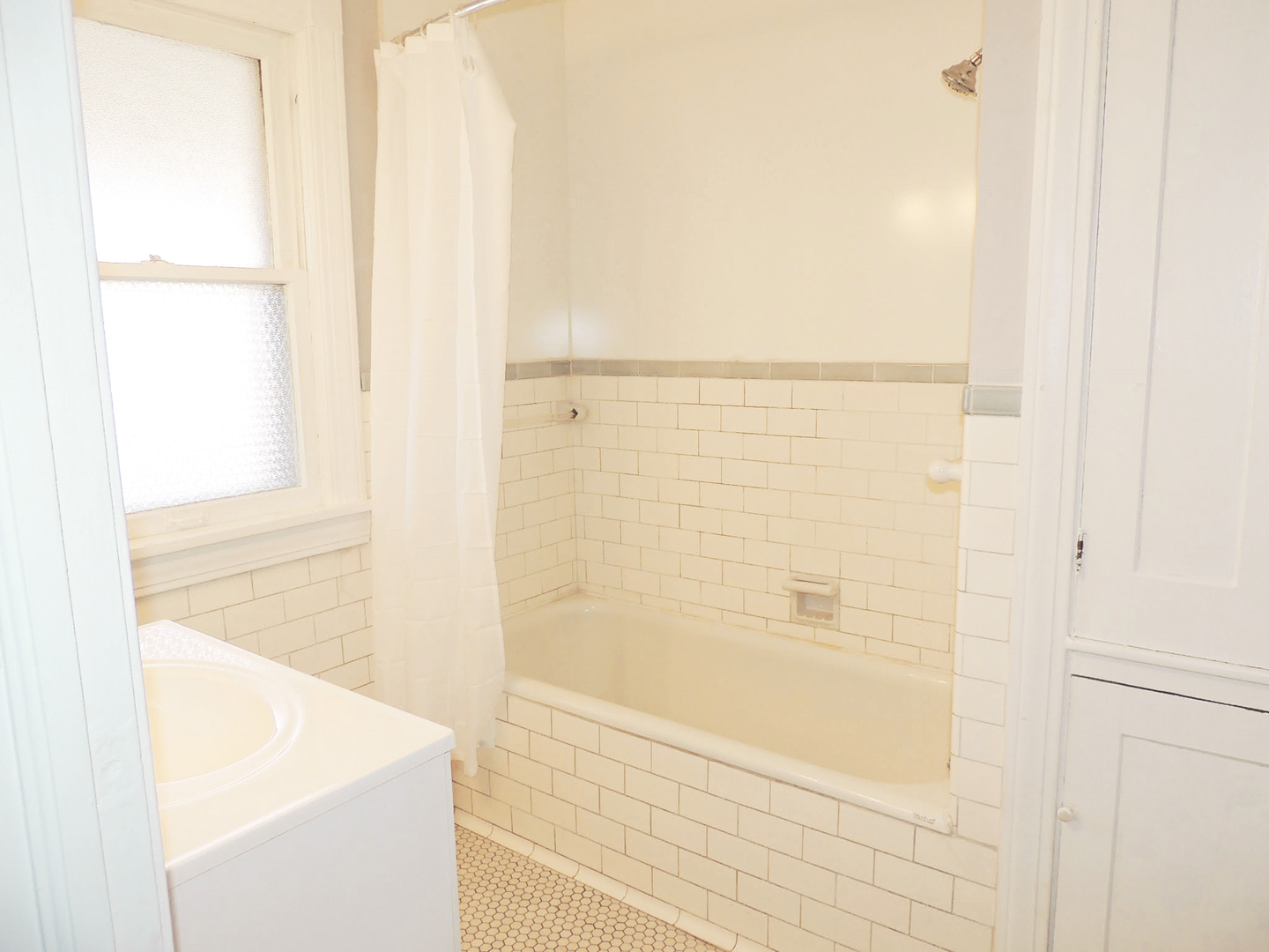 Impressively Renovated 4 Bedroom Cleveland Heights, Ohio Colonial for Rent! Image