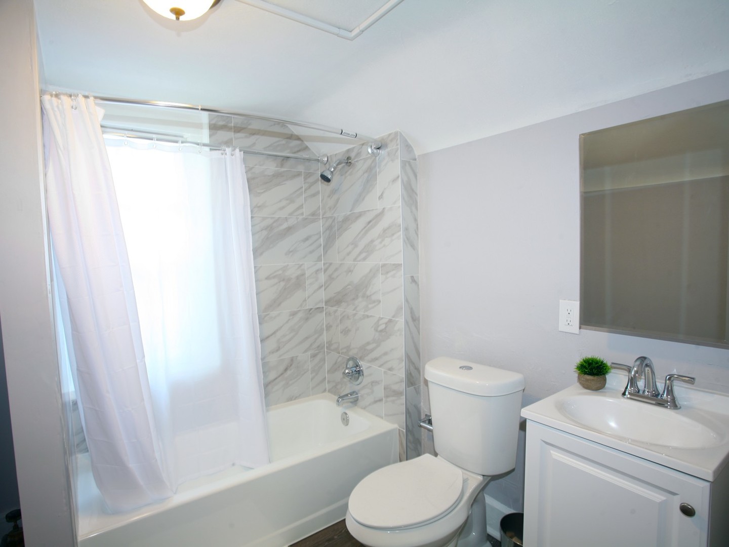 3 Renovated Story 4 Bed – 2.5 Bath Colonial available for Rent Image