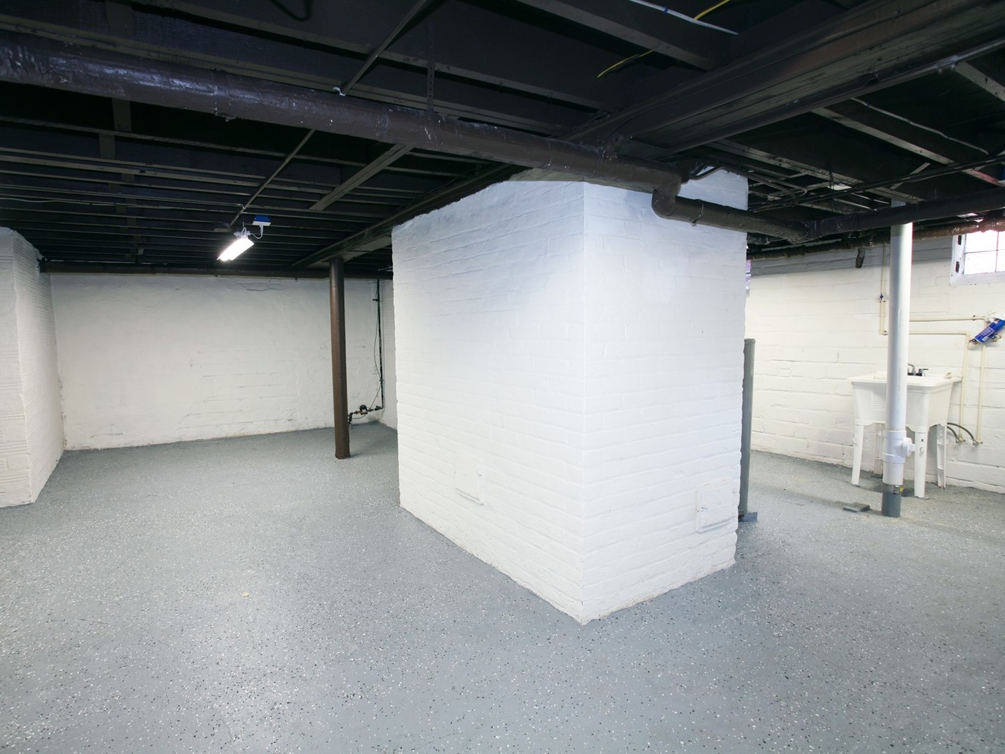 3 Renovated Story 4 Bed – 2.5 Bath Colonial available for Rent Image