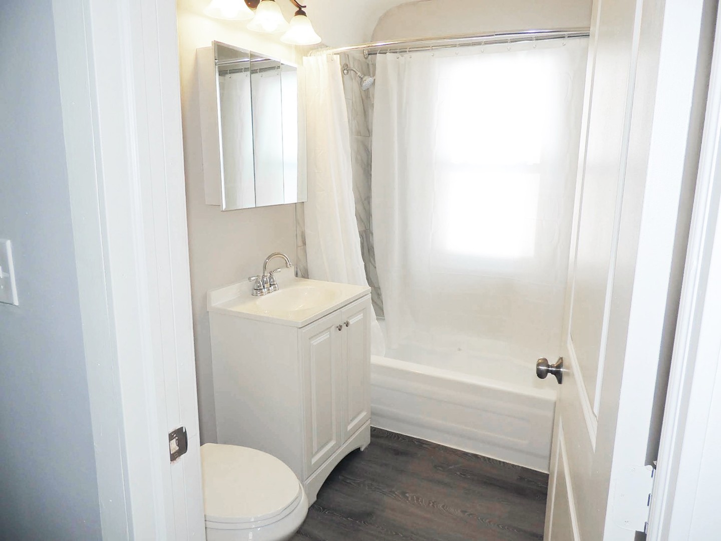 3 Bed – 1 Bath First-Floor Unit for Rent in Shaker Heights! Image