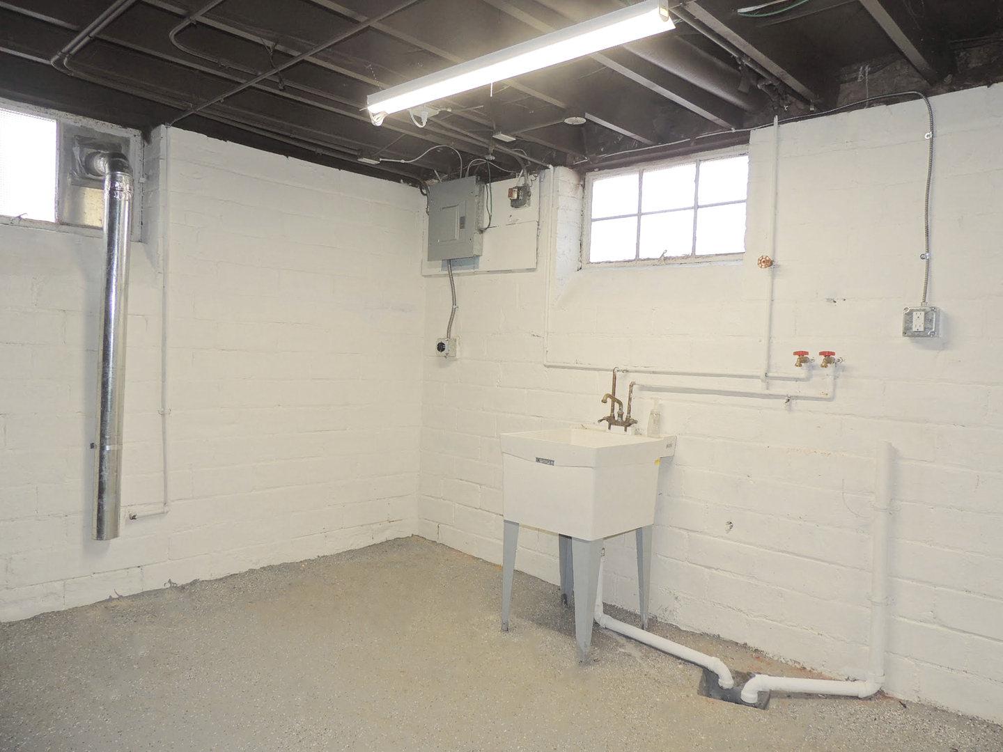 Impressively Renovated 4 Bedroom Cleveland Heights, Ohio Colonial for Rent! Image