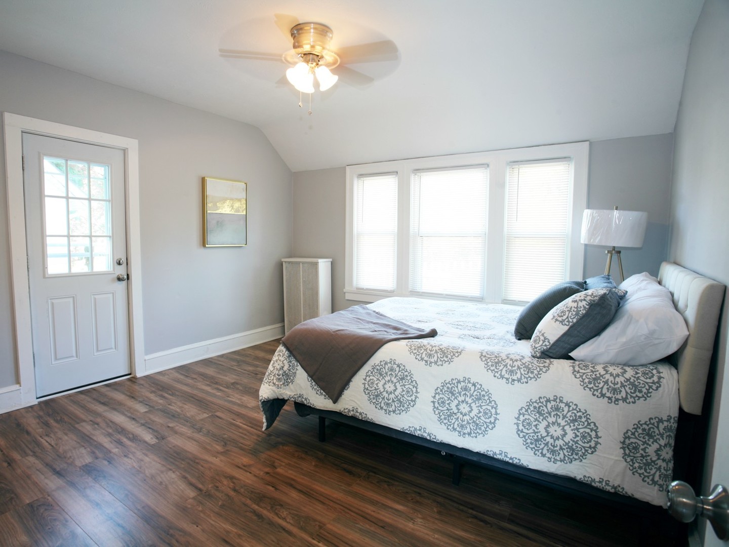 3 Renovated Story 4 Bed – 2.5 Bath Colonial available for Rent Image