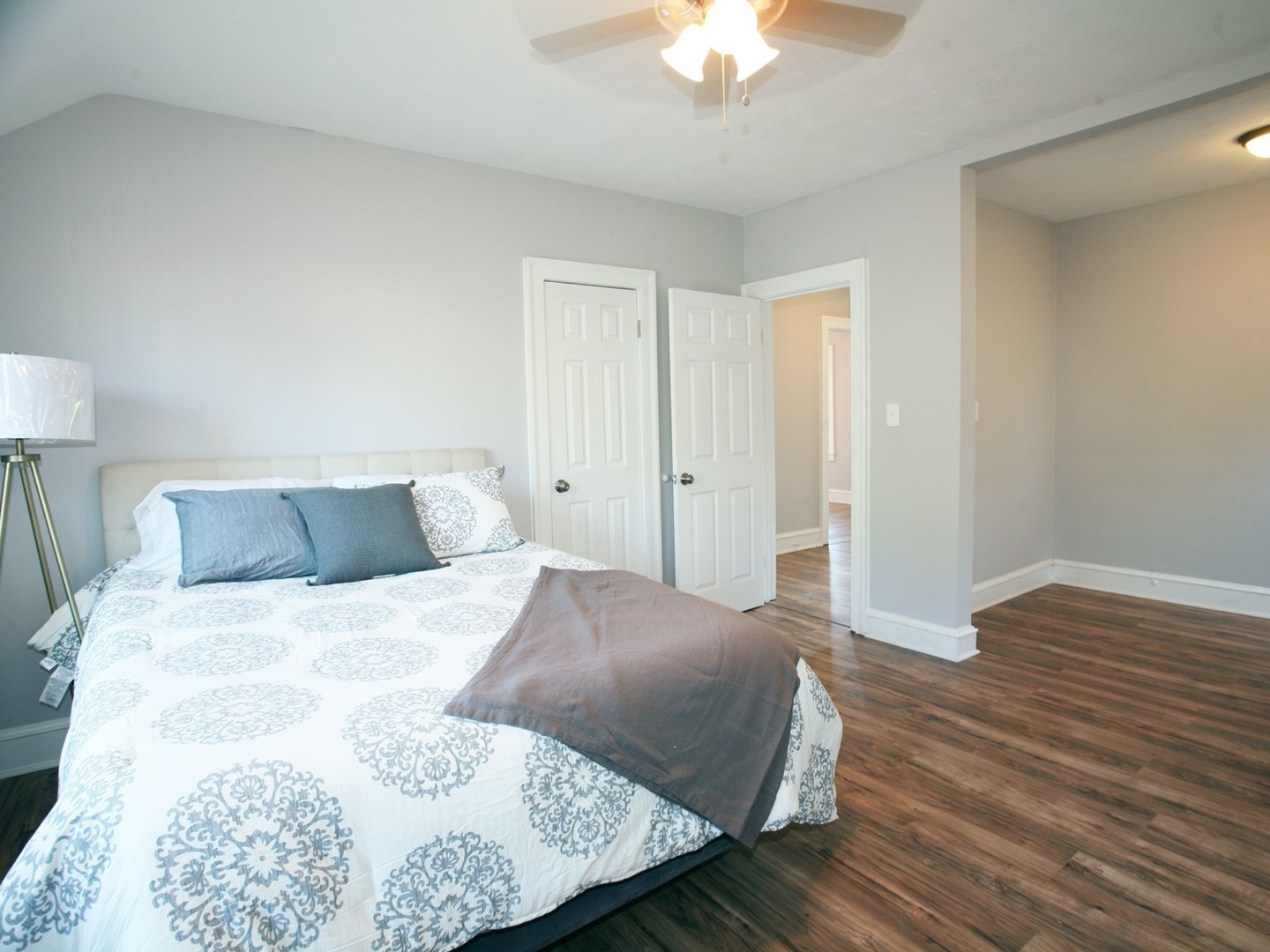 3 Renovated Story 4 Bed – 2.5 Bath Colonial available for Rent Image