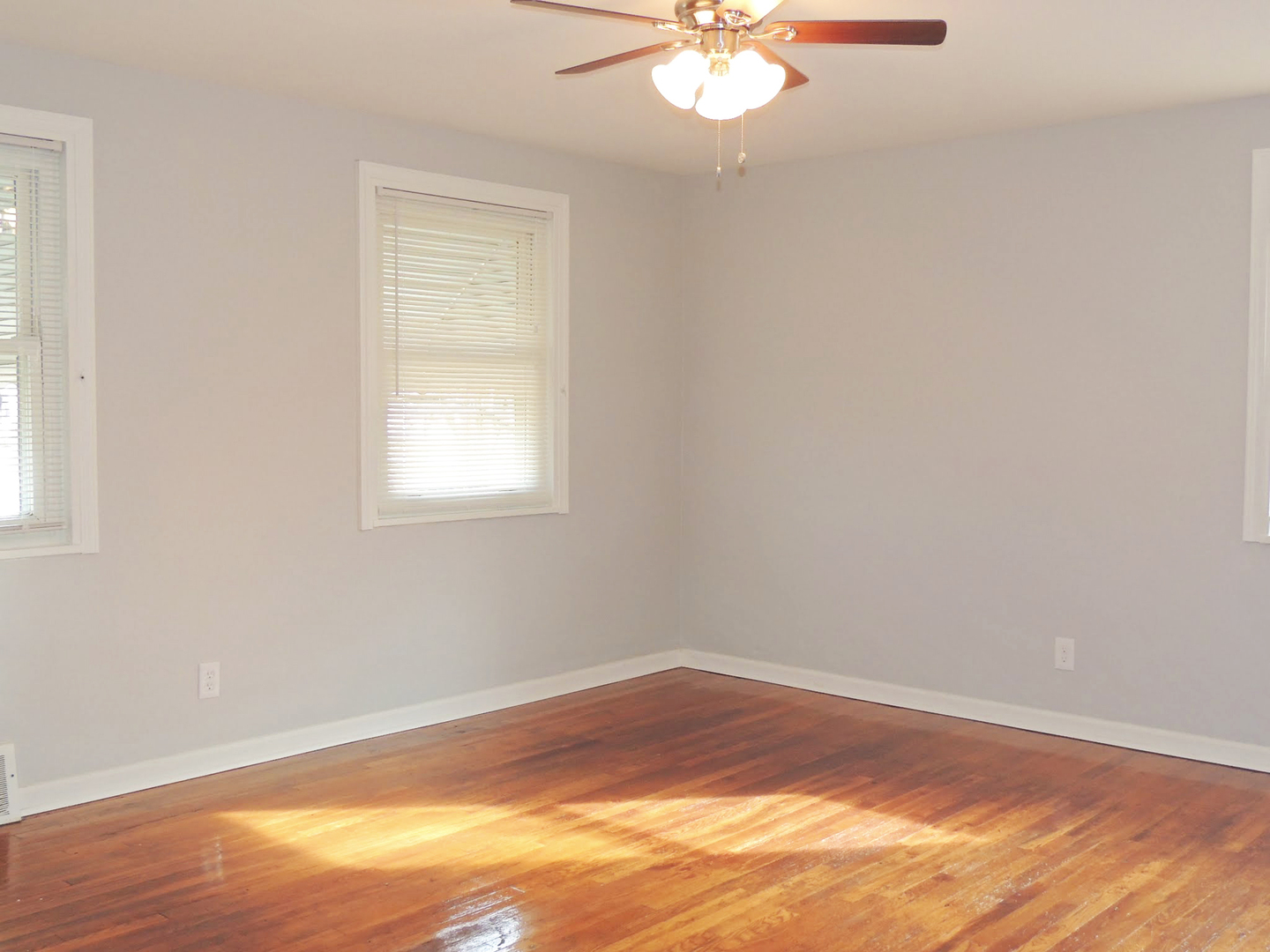 2 Bed – 1 Bath Duplex Unit for Rent in Euclid! Image