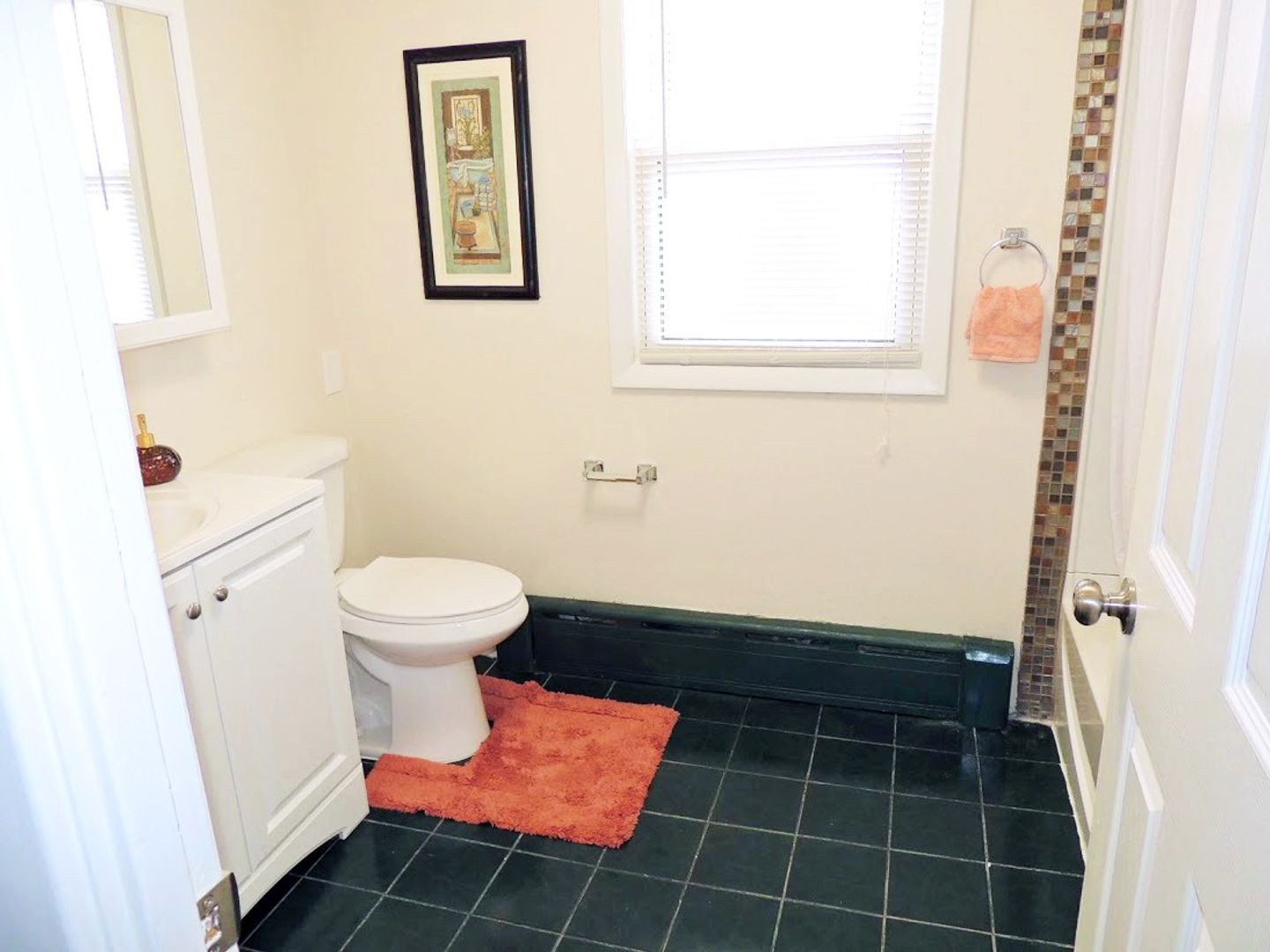 4 Bed – 1.5 Bath Colonial for Rent in Euclid! Image