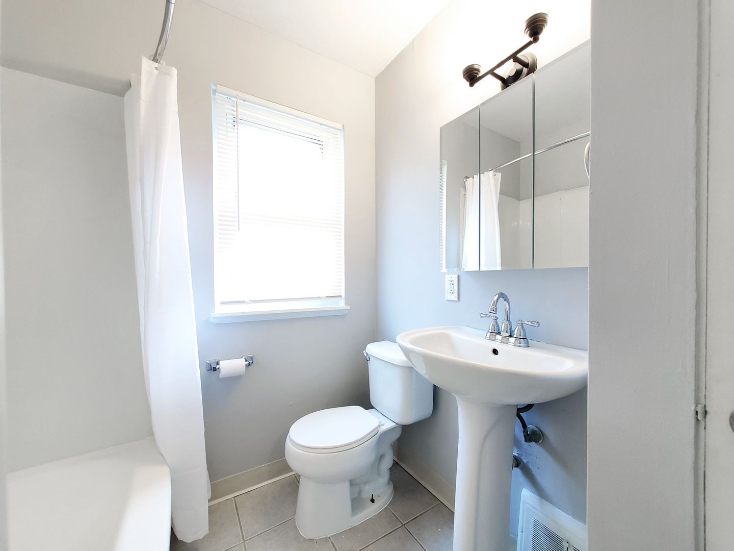 3 Bed – 2 Bath Cape Cod for Rent in Maple Heights! Image