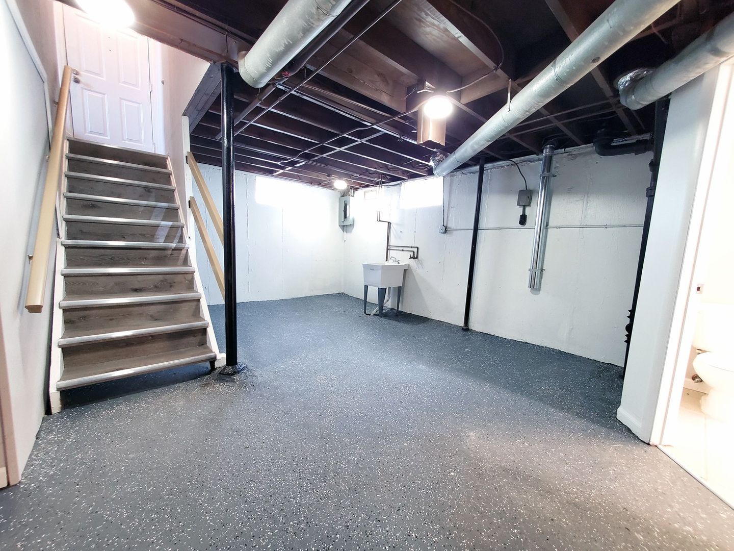 3 Bed – 2 Bath Cape Cod for Rent in Maple Heights! Image