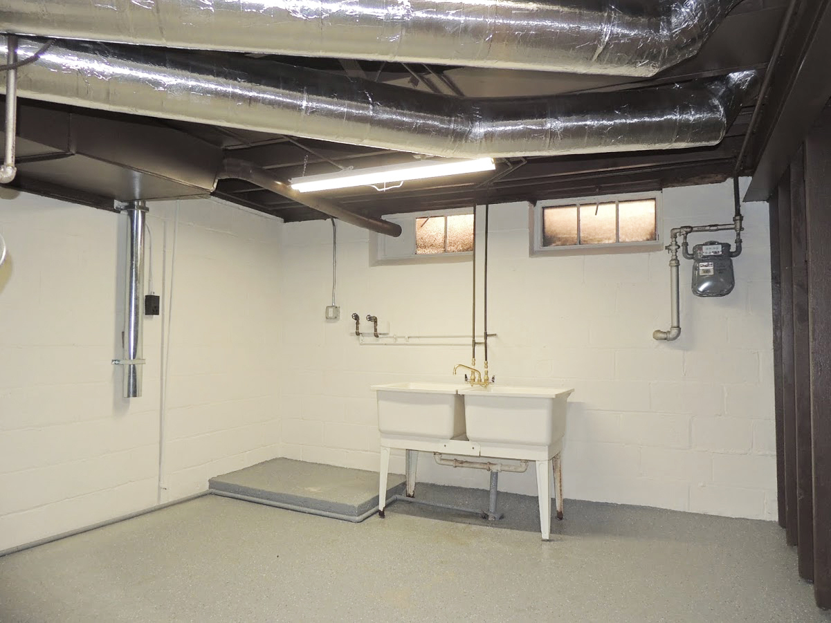 3 Bed – 1 Bath Cape Cod for Rent! Image