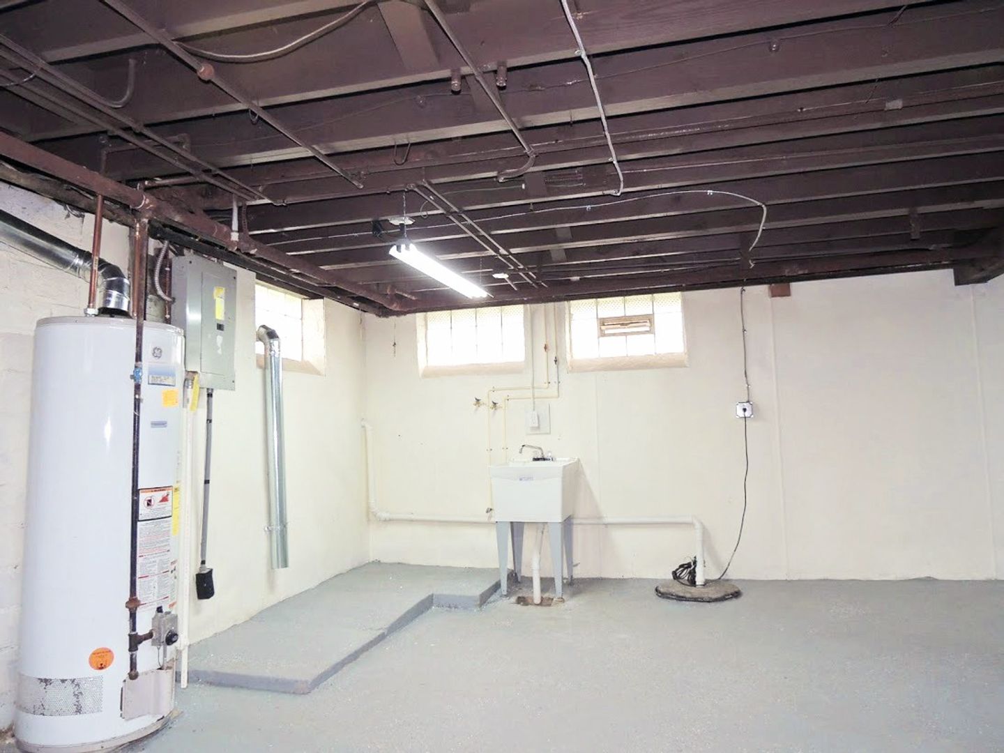 4 Bed – 1.5 Bath Colonial for Rent in Euclid! Image