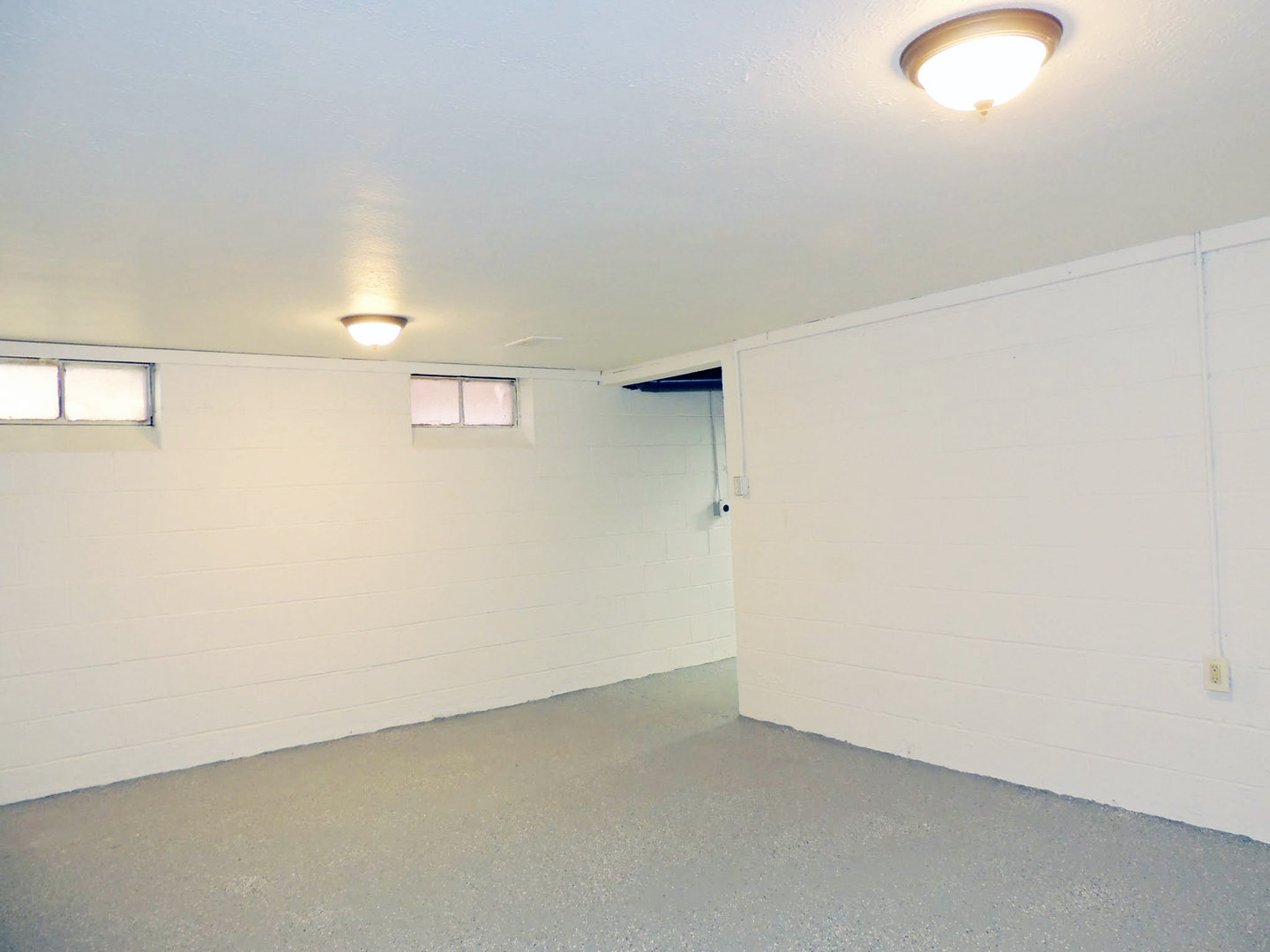 2 Bed – 1 Bath Duplex Unit for Rent in Euclid! Image