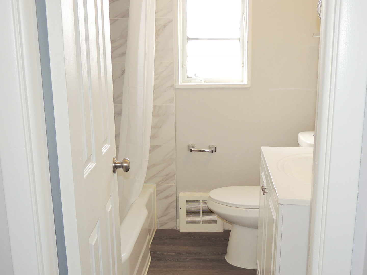 2 Bed – 1 Bath Duplex Unit for Rent in Euclid! Image