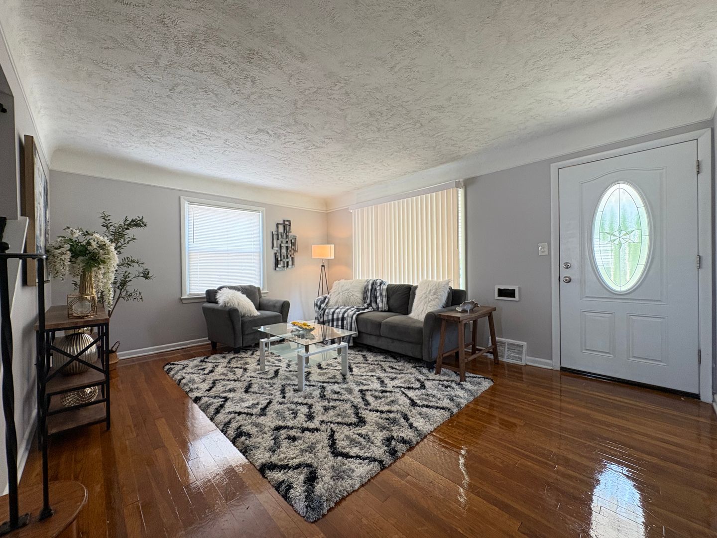 Completely Renovated 3 Bed – 2 Full Bath Cape Cod for Rent! Image