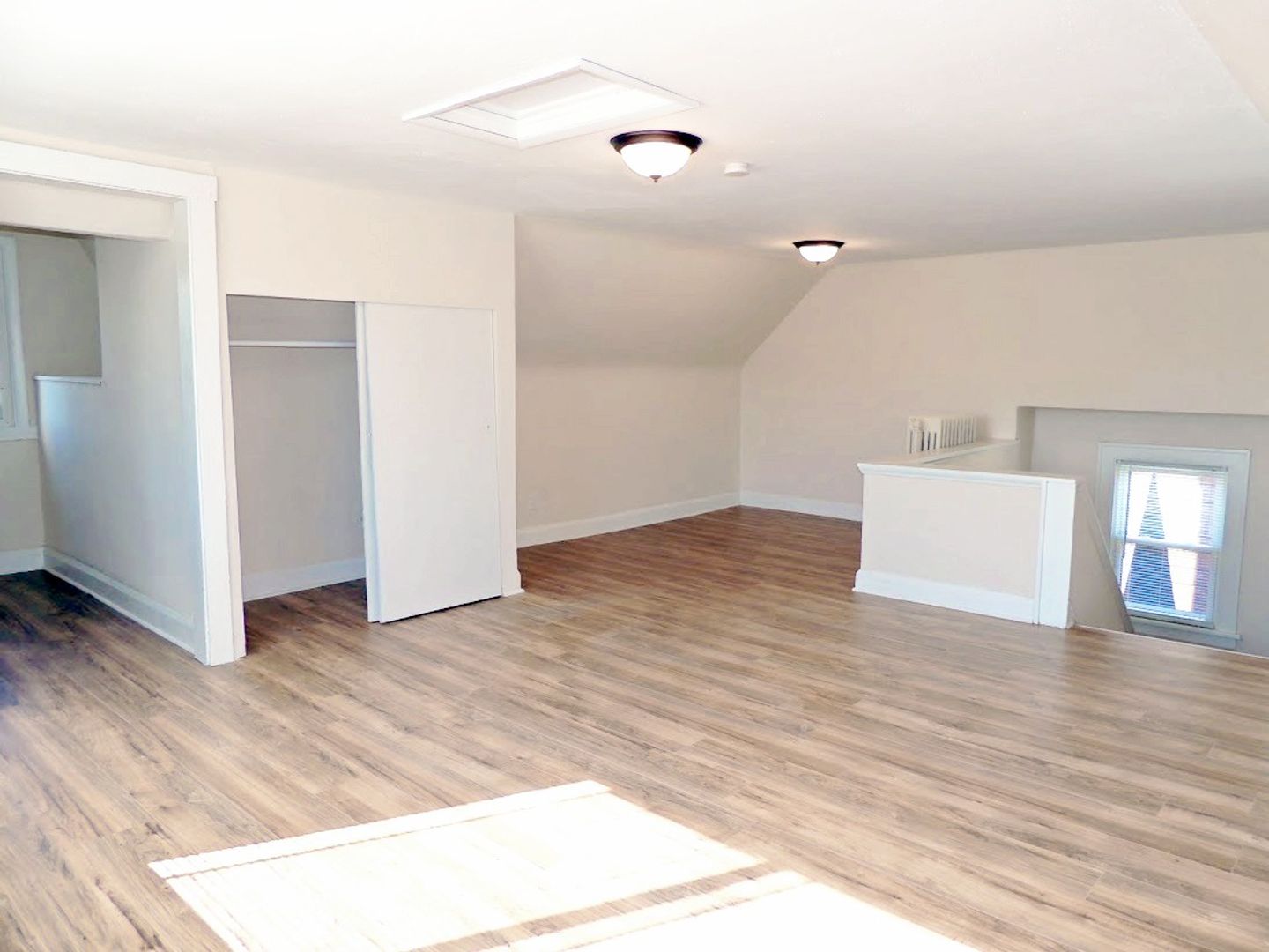 4 Bed – 1.5 Bath Colonial for Rent in Euclid! Image