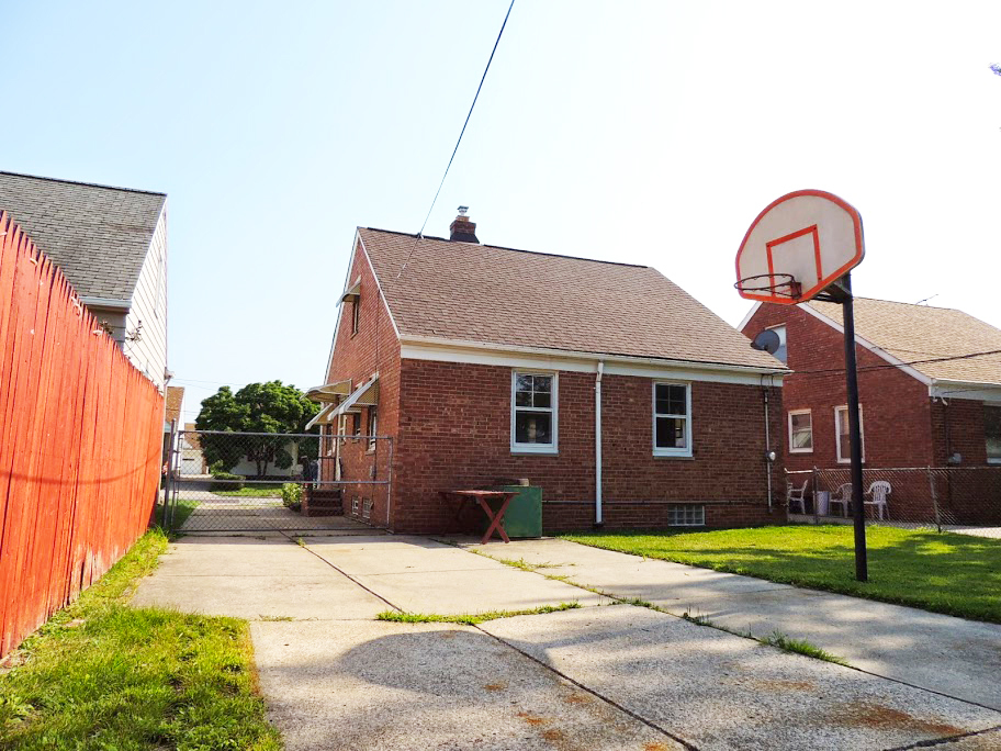 3 Bedroom – 1.5 Bathroom Home for Rent! Image