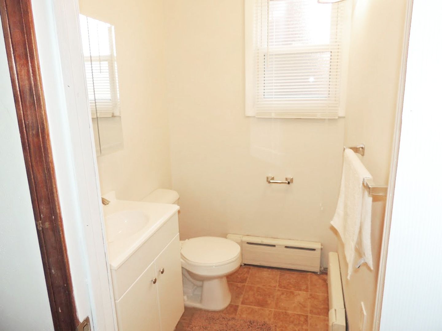 4 Bed – 1.5 Bath Colonial for Rent in Euclid! Image