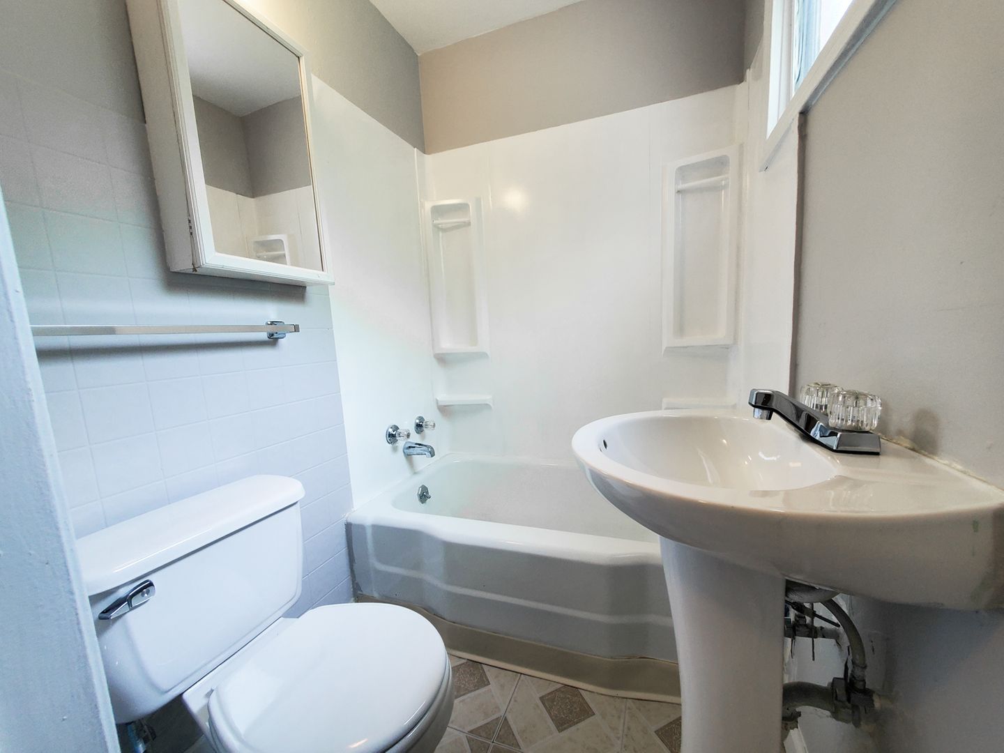 3 Bed – 2 Full Bath Cape Cod for Rent Image