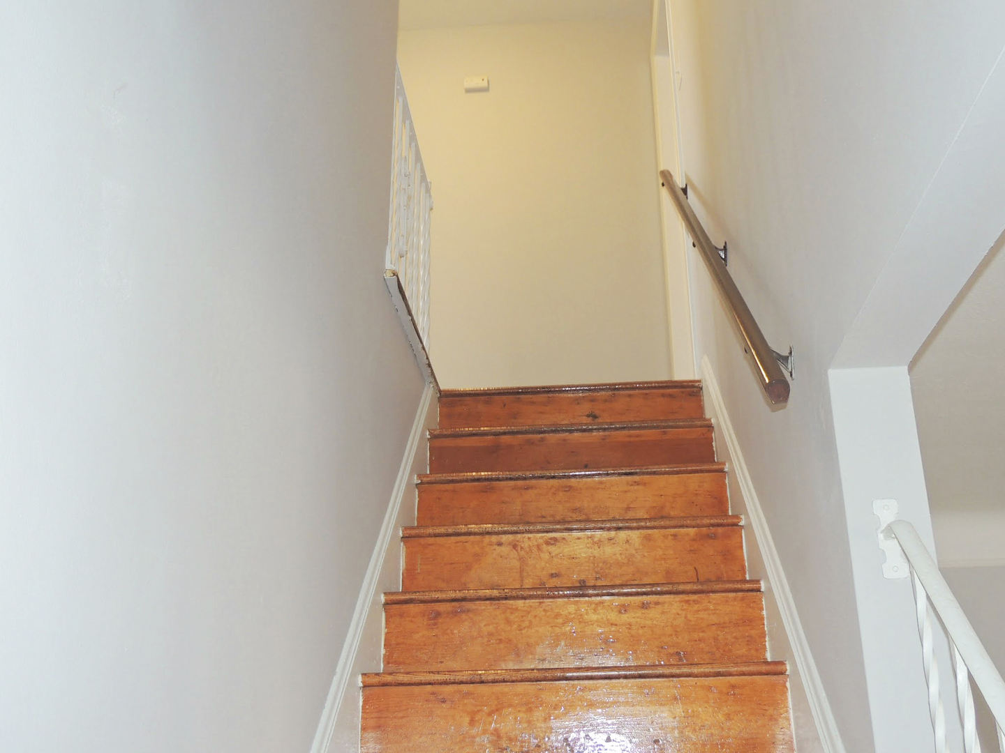 2 Bed – 1 Bath Duplex Unit for Rent in Euclid! Image