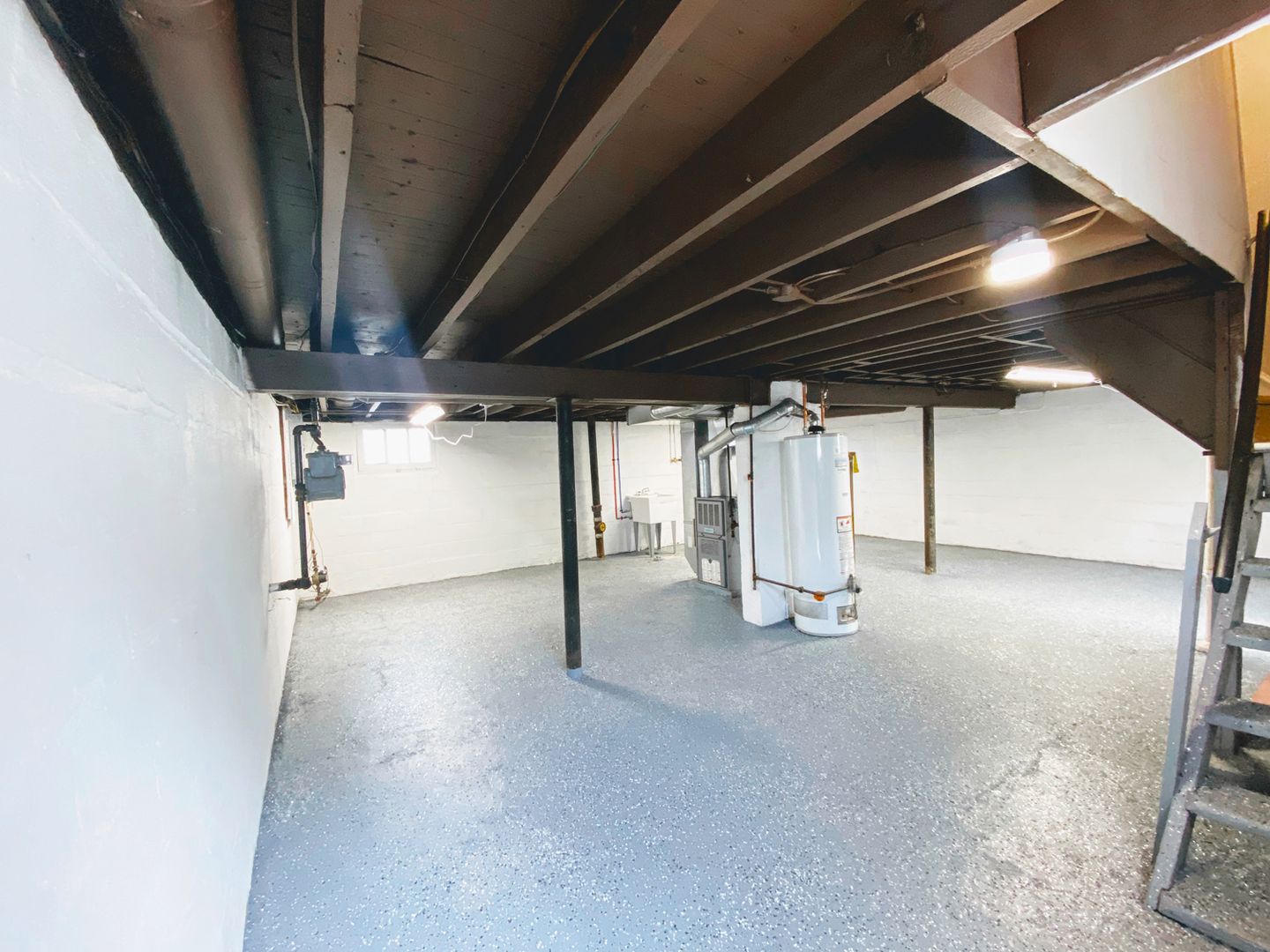 Newly Renovated 3 Bed 1 Bath House for Rent! Image