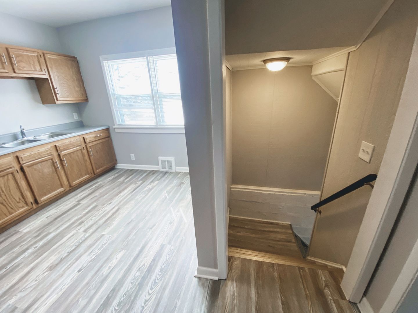 Newly Renovated 3 Bed 1 Bath House for Rent! Image