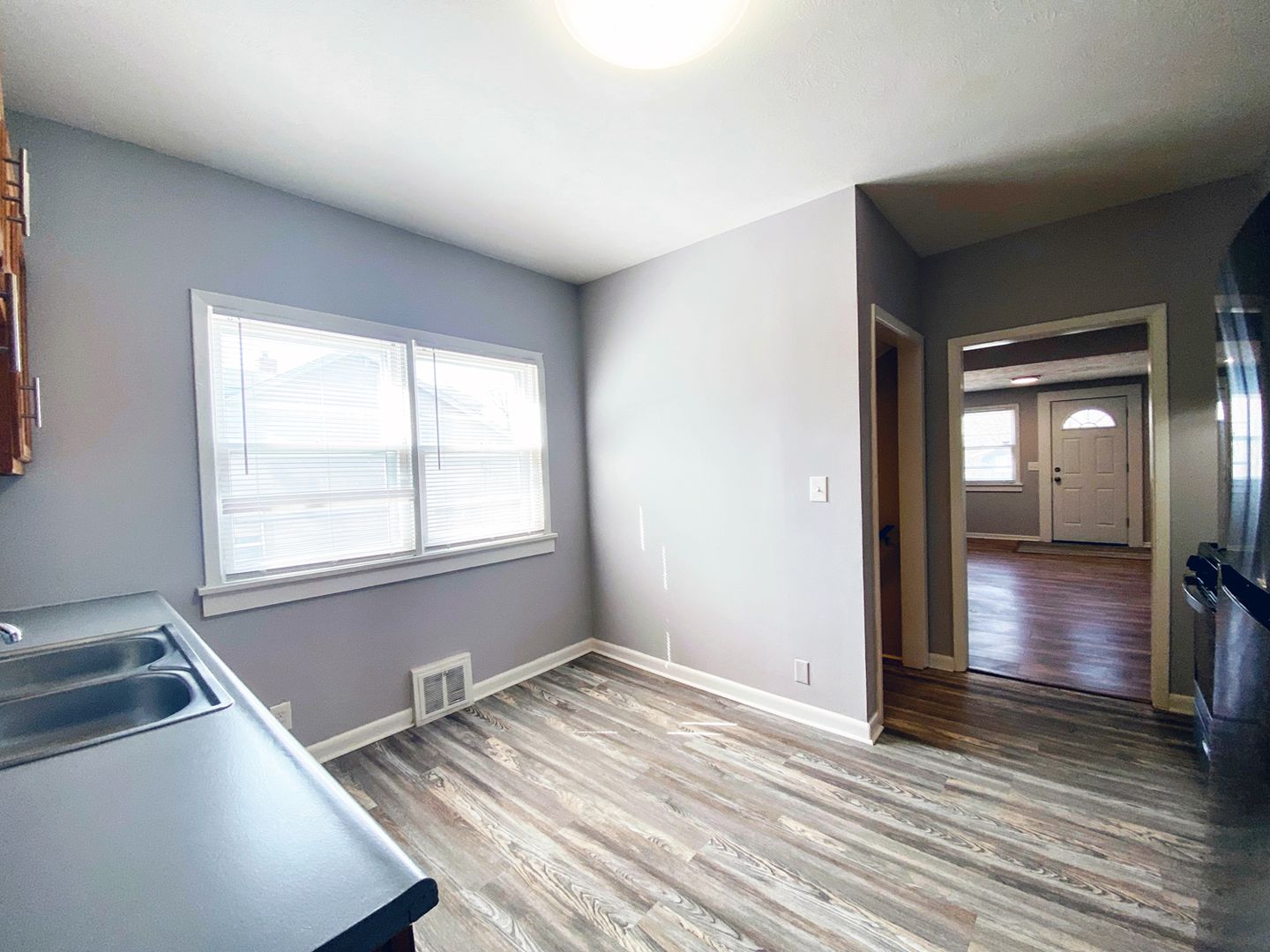 Newly Renovated 3 Bed 1 Bath House for Rent! Image