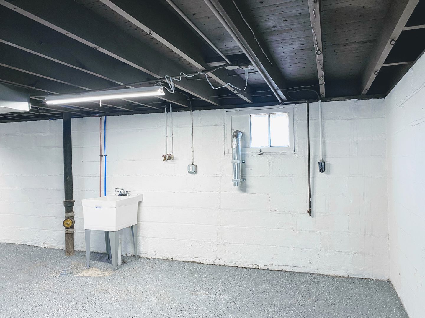 Newly Renovated 3 Bed 1 Bath House for Rent! Image