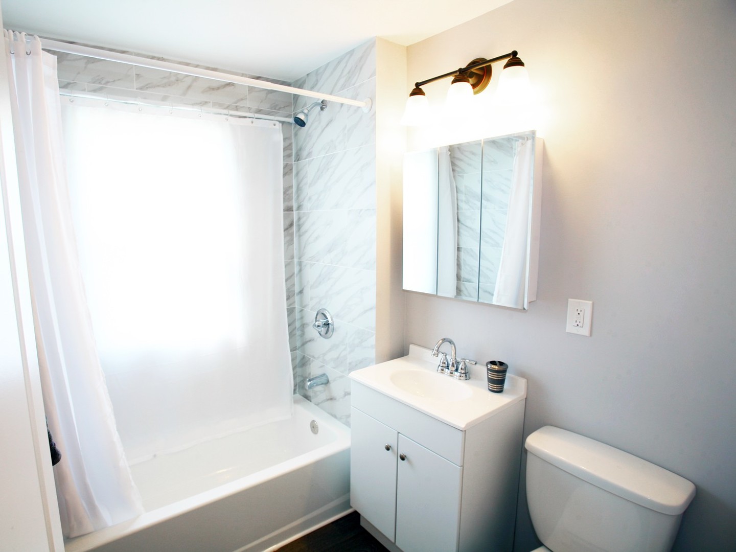 2 Bed – 1 Bath 1st Floor Unit for Rent in Shaker Heights Image