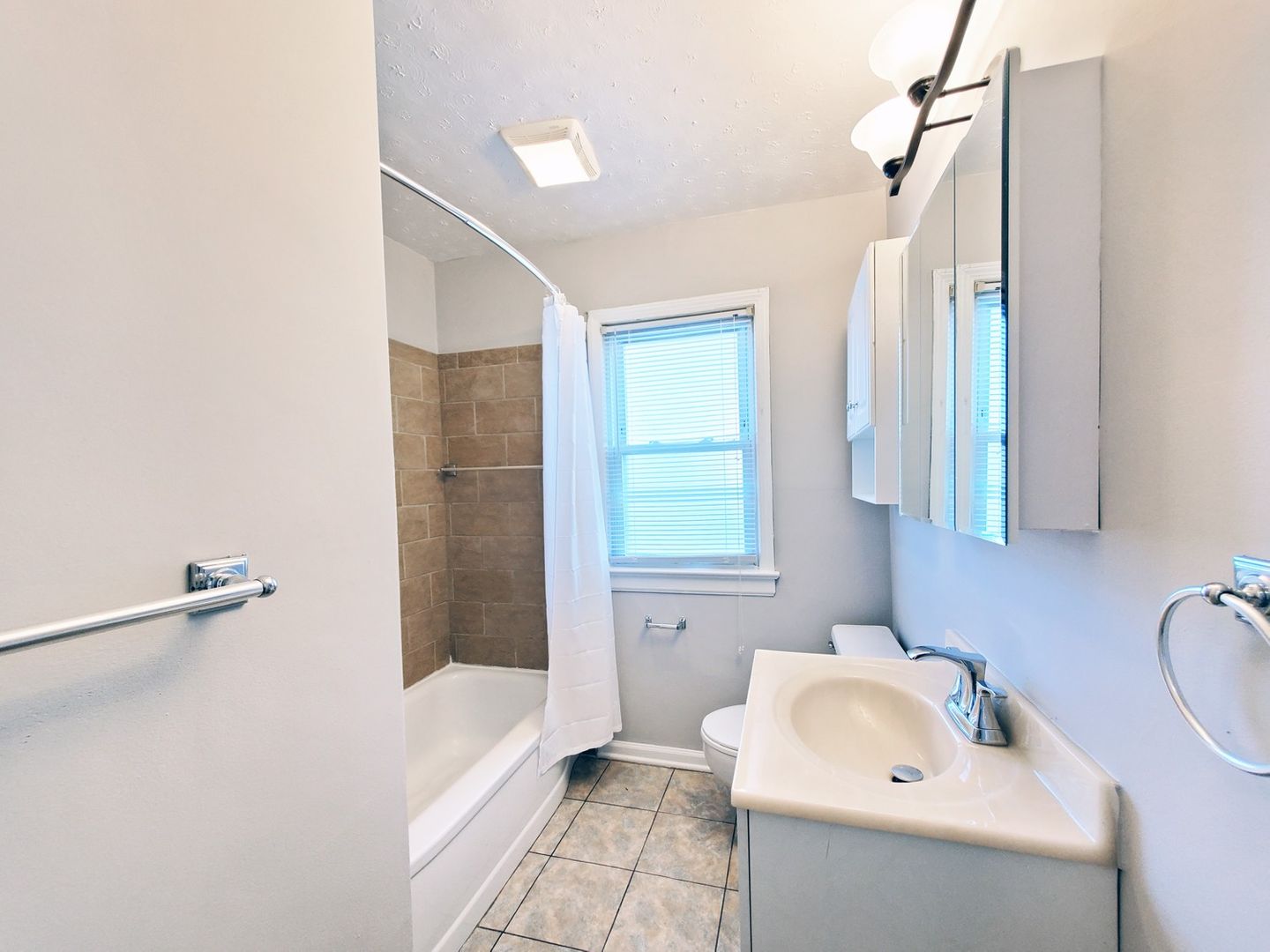 3 Bed – 2 Full Bath Cape Cod for Rent! Image