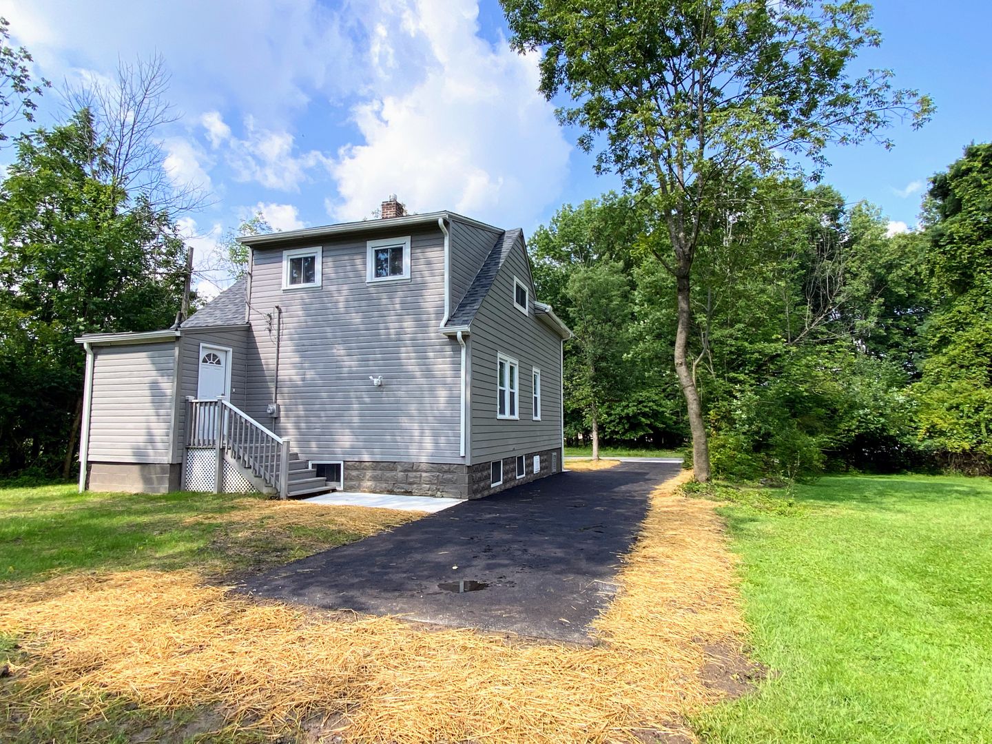 3 Bed and 1 Bath Colonial for Rent in Oakwood Villiage! Image