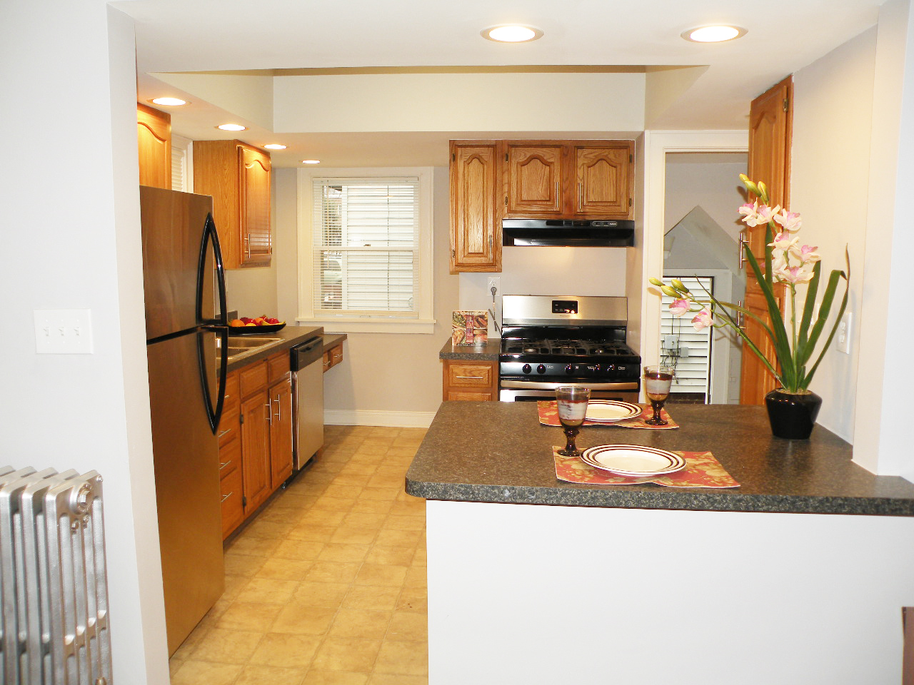 3 Bedroom & 1 Full Bathroom Colonial for Rent! Image