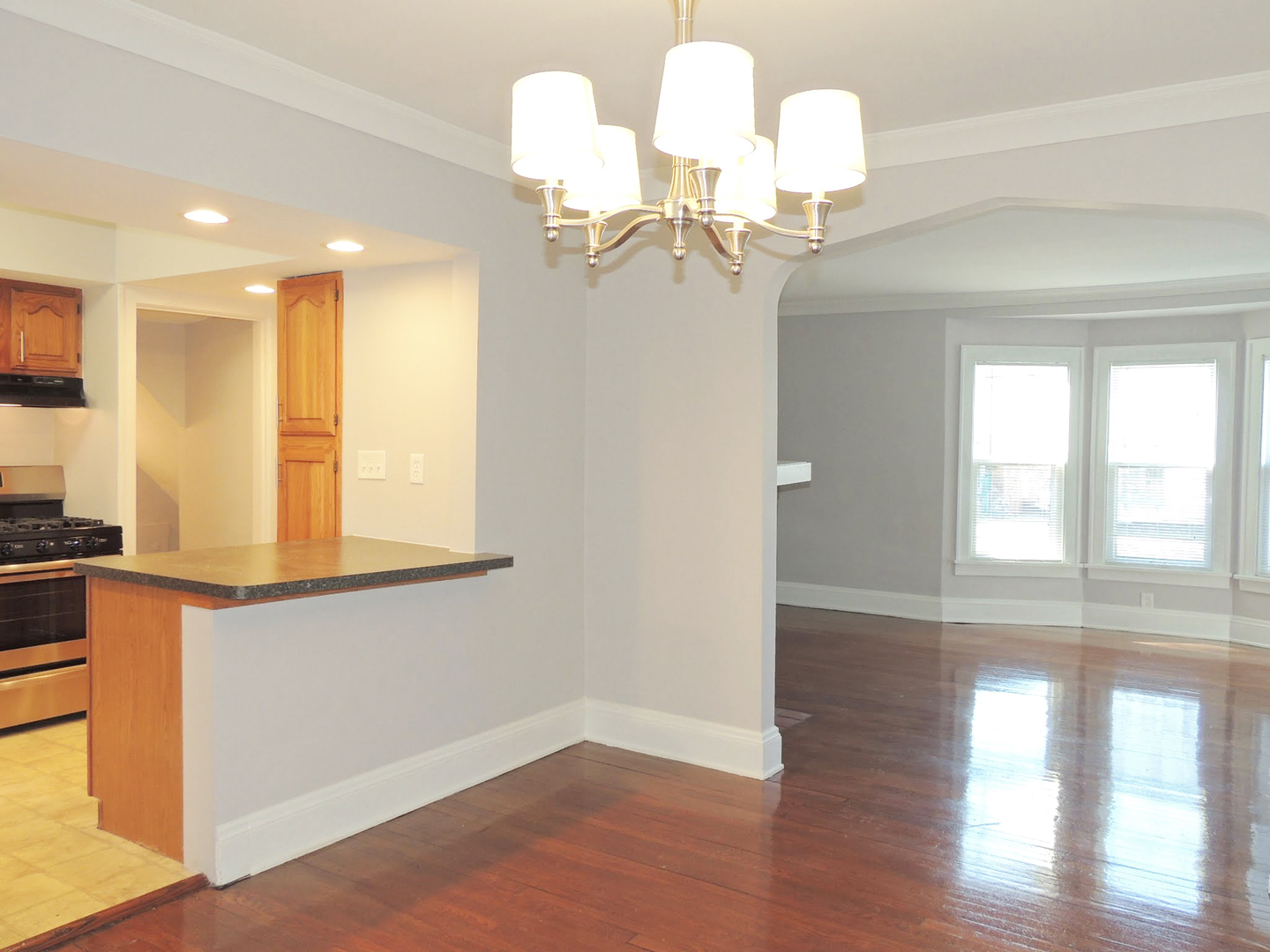 3 Bedroom & 1 Full Bathroom Colonial for Rent! Image