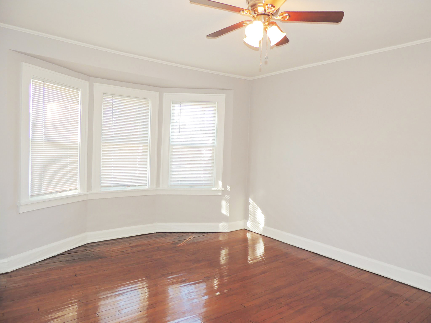 3 Bedroom & 1 Full Bathroom Colonial for Rent! Image