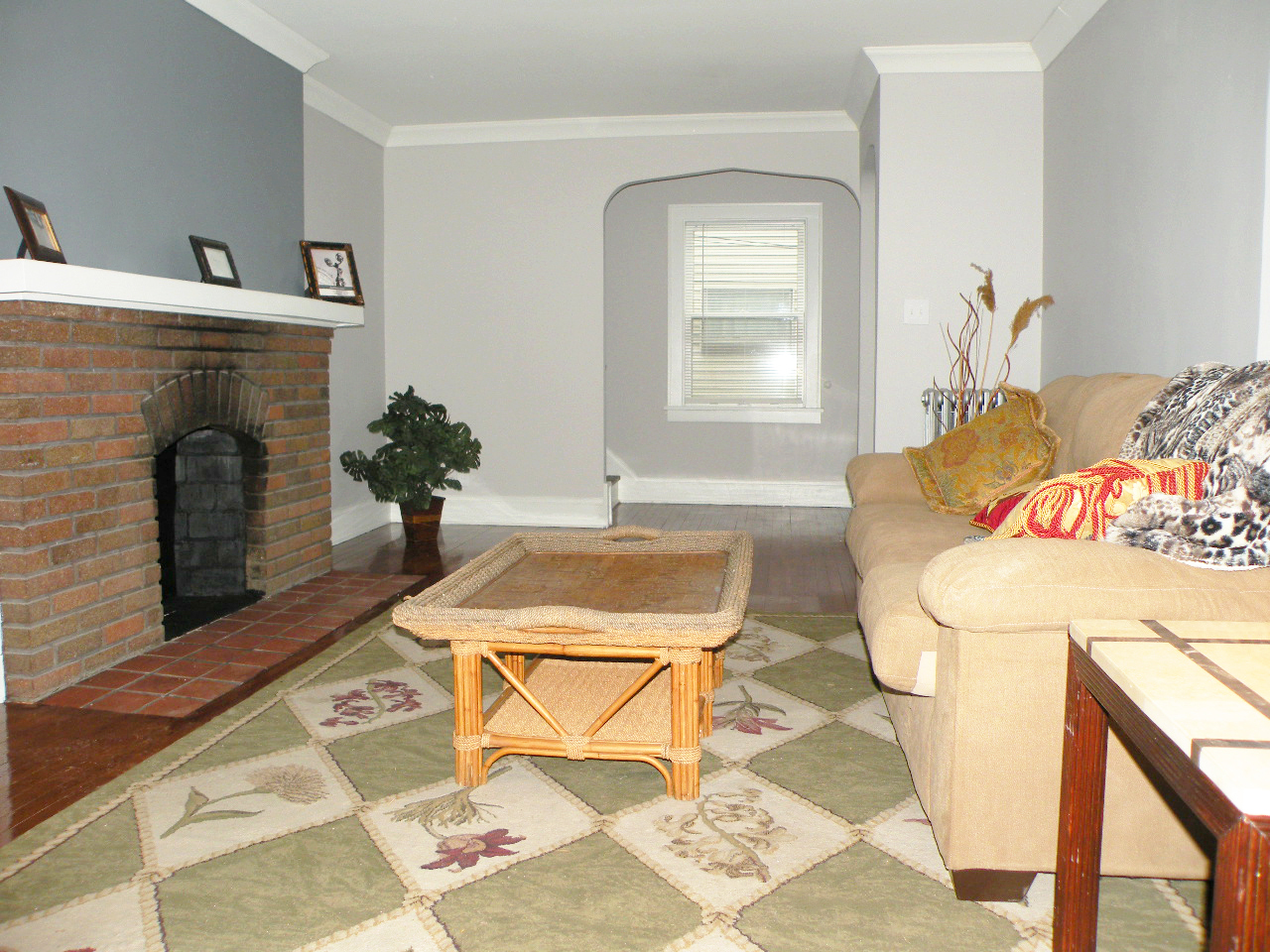 3 Bedroom & 1 Full Bathroom Colonial for Rent! Image