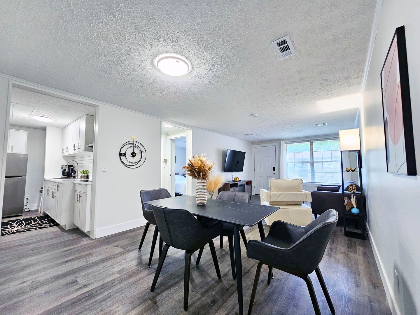 1 Bed and 1 Bath Apartments with In-Unit Laundry for Rent | Entirely Renovated Image