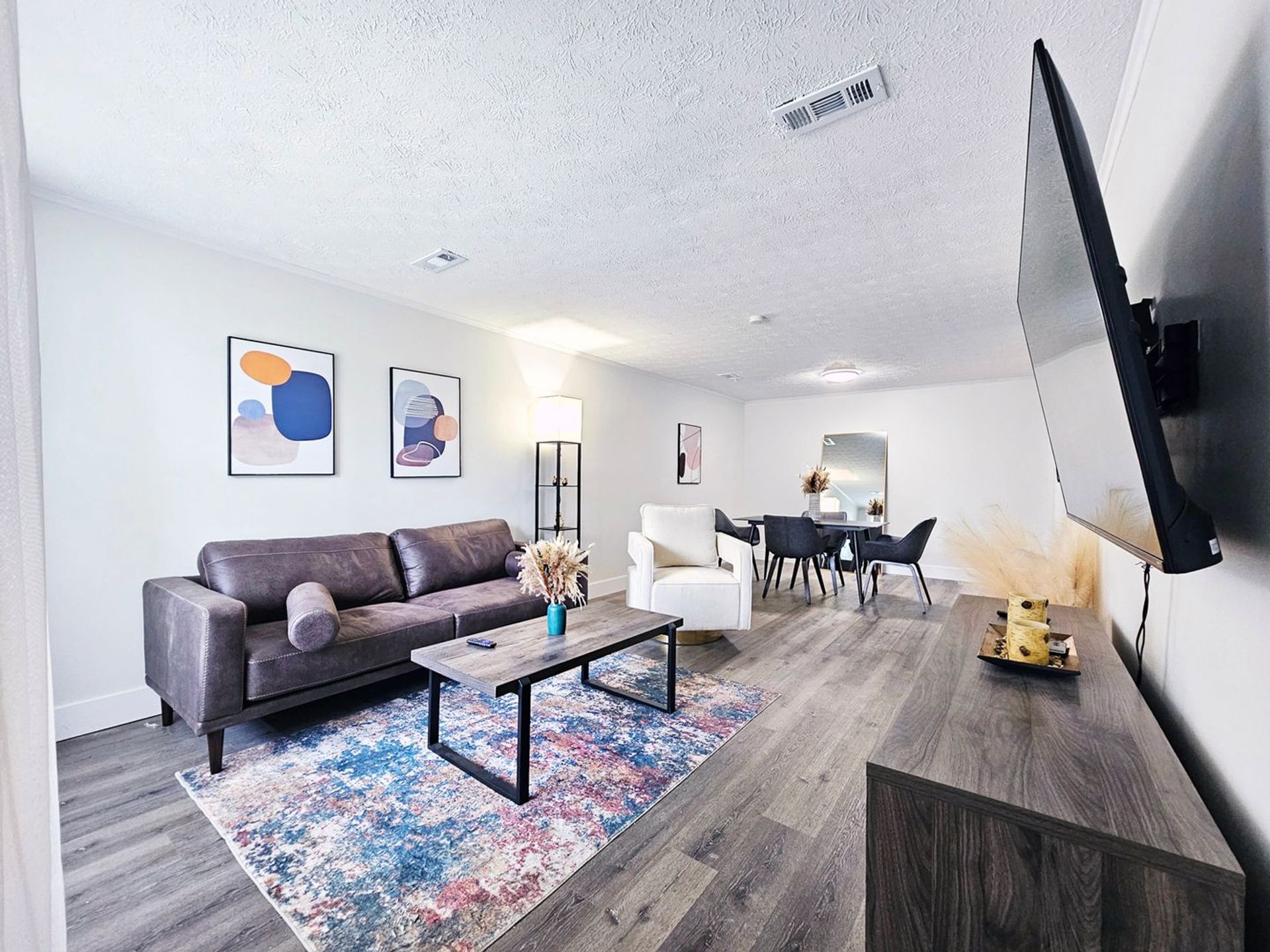 1 Bed and 1 Bath Apartments with In-Unit Laundry for Rent | Entirely Renovated Image