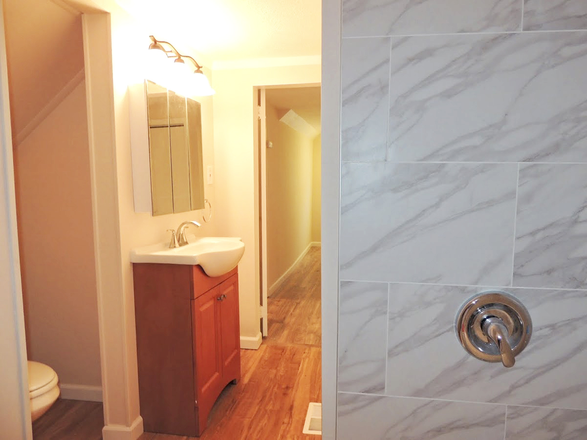 3 Bed – 1.5 Bath Bungalow for Rent in Eastlake | Enchanting! Image