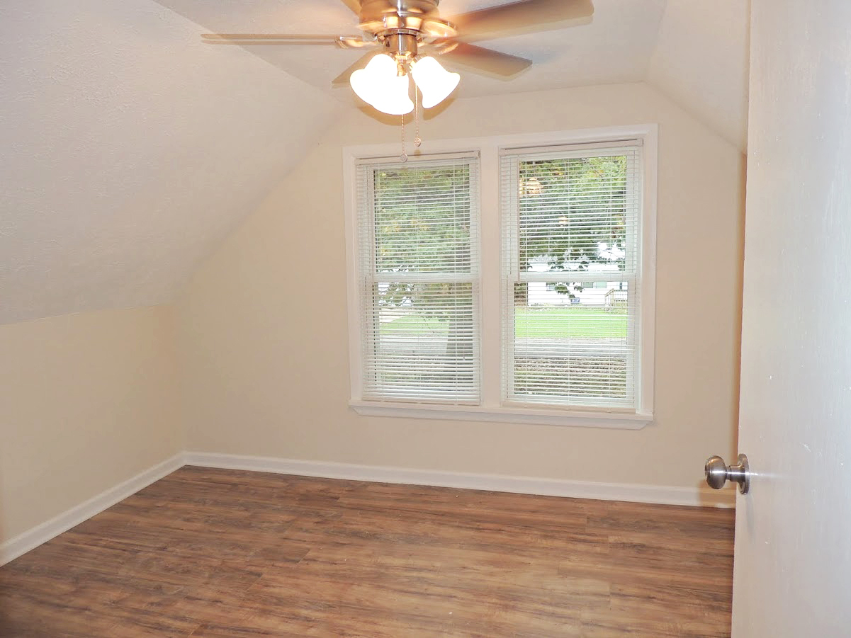 3 Bed – 1.5 Bath Bungalow for Rent in Eastlake | Enchanting! Image